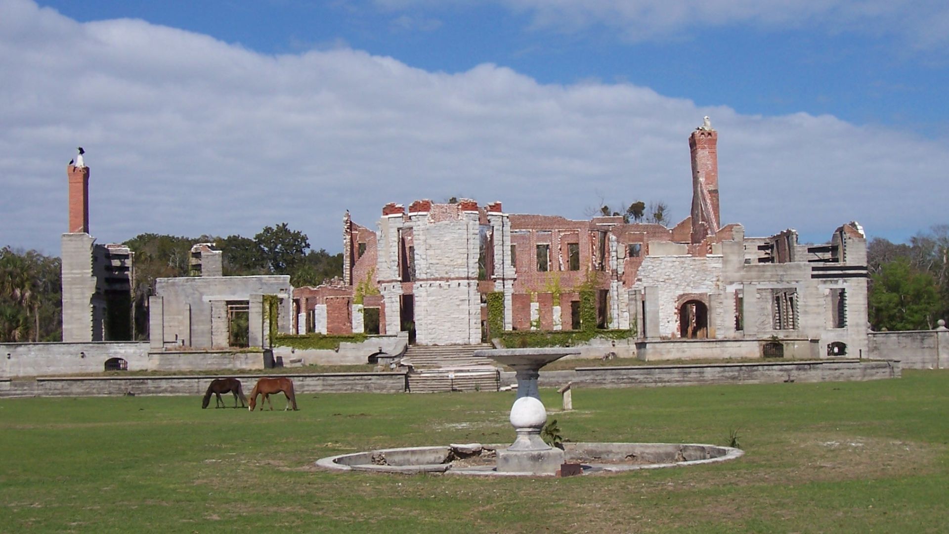 File:Dungenes ruins.jpg