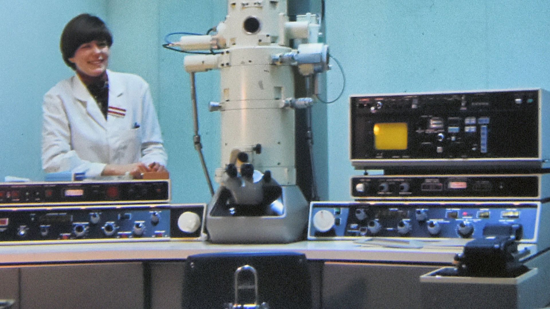 File:Jeol Transmission and scanning EM.jpg