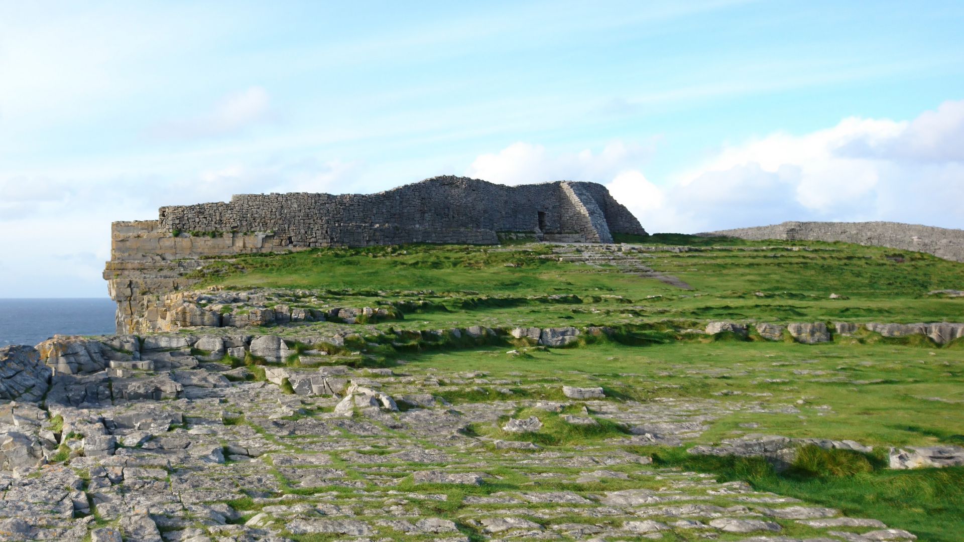 File:Dun Aengus 2017 - Inis Mor, Ireland.jpg