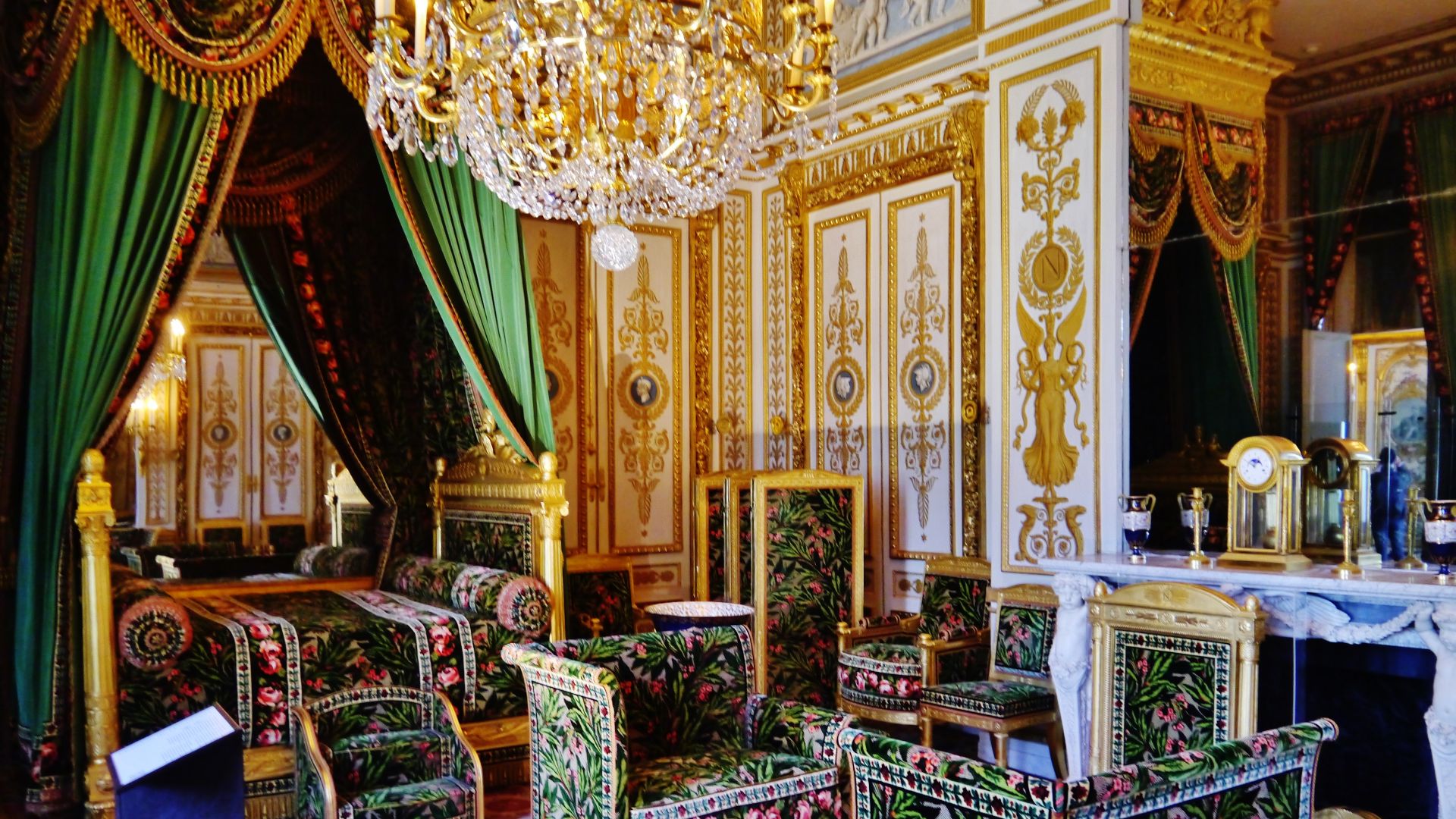 File:Fontainebleau Château de Fontainebleau Innen Schlafzimmer des Kaisers 1.jpg