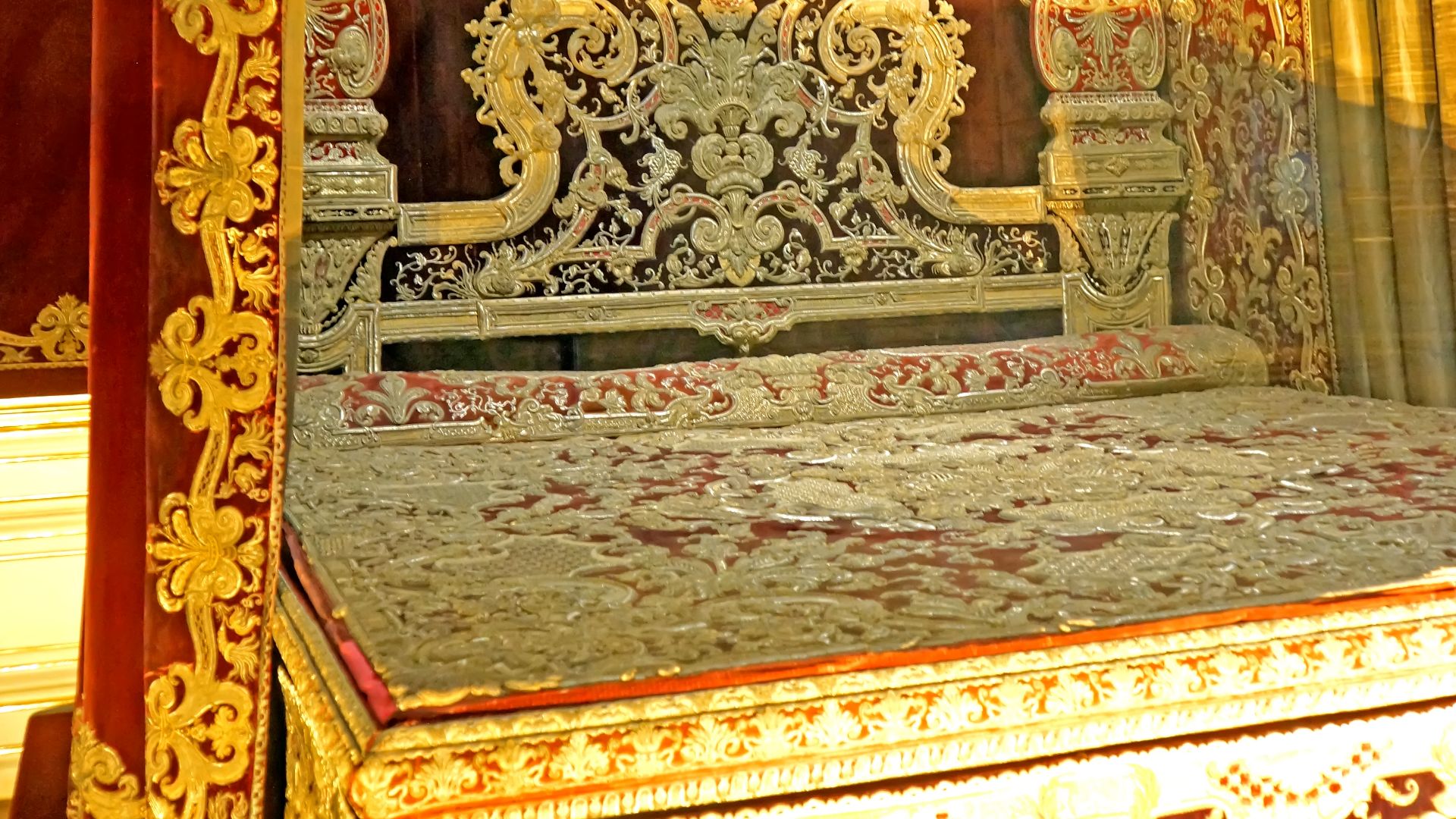File:Austria-00729 - Maria Theresia's Bed (20759813295).jpg