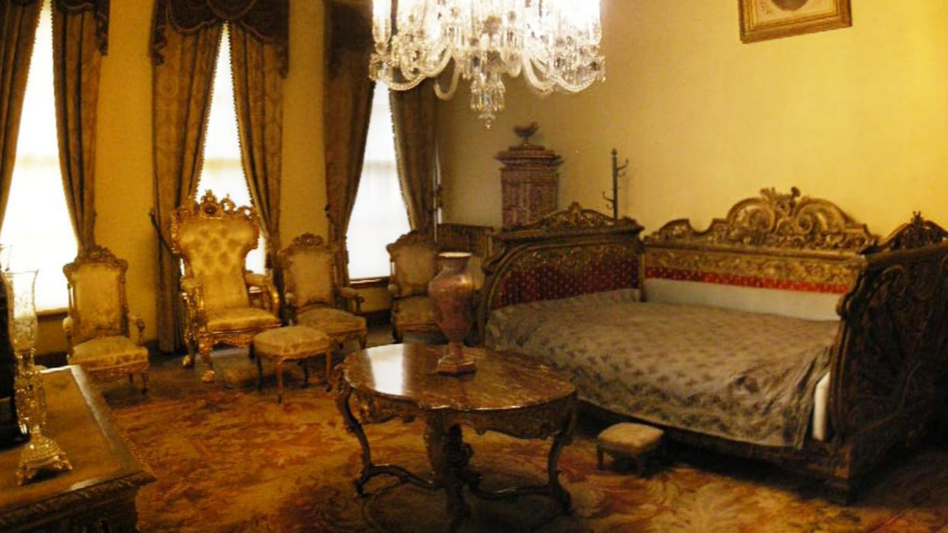File:Bedroom of Sultan Abdulaziz Dolmabahce March 2008pano.jpg