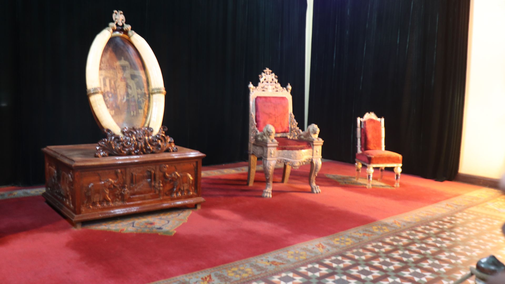 File:Inside Mysore Palace IMG 2203.jpg