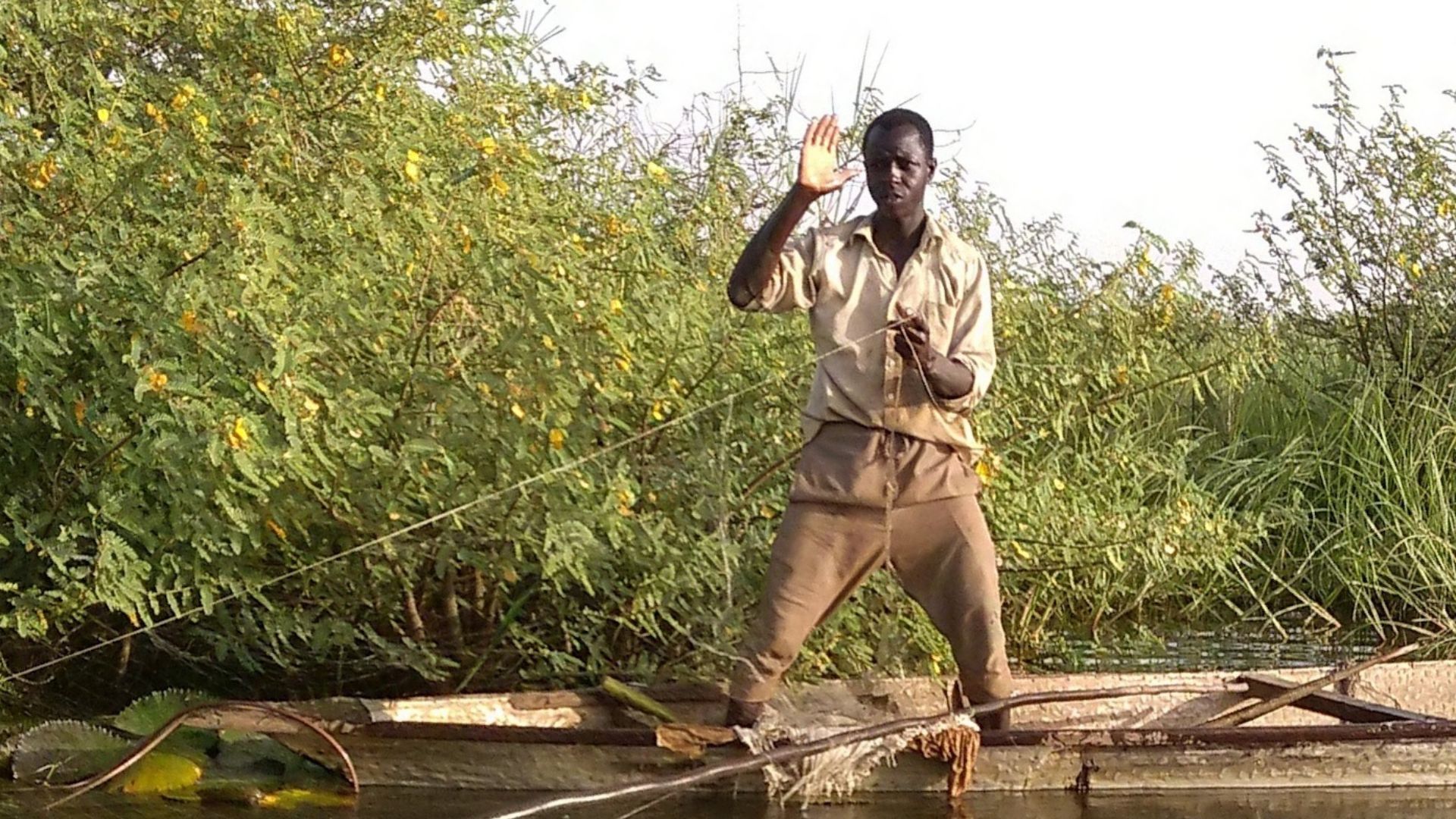 File:Waving fisherman on Lake Chad (detilt).jpg