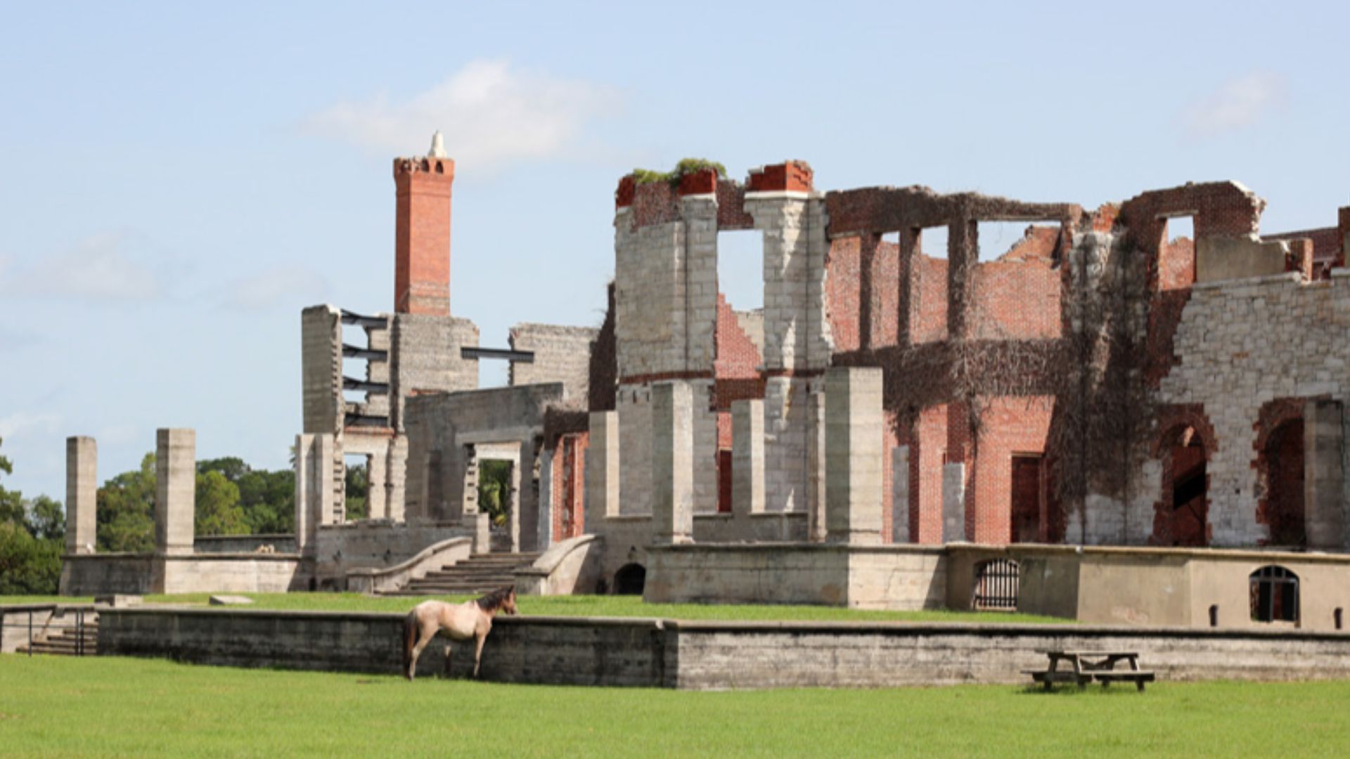 File:Ruins of Dungeness Mansion (20953578332).jpg
