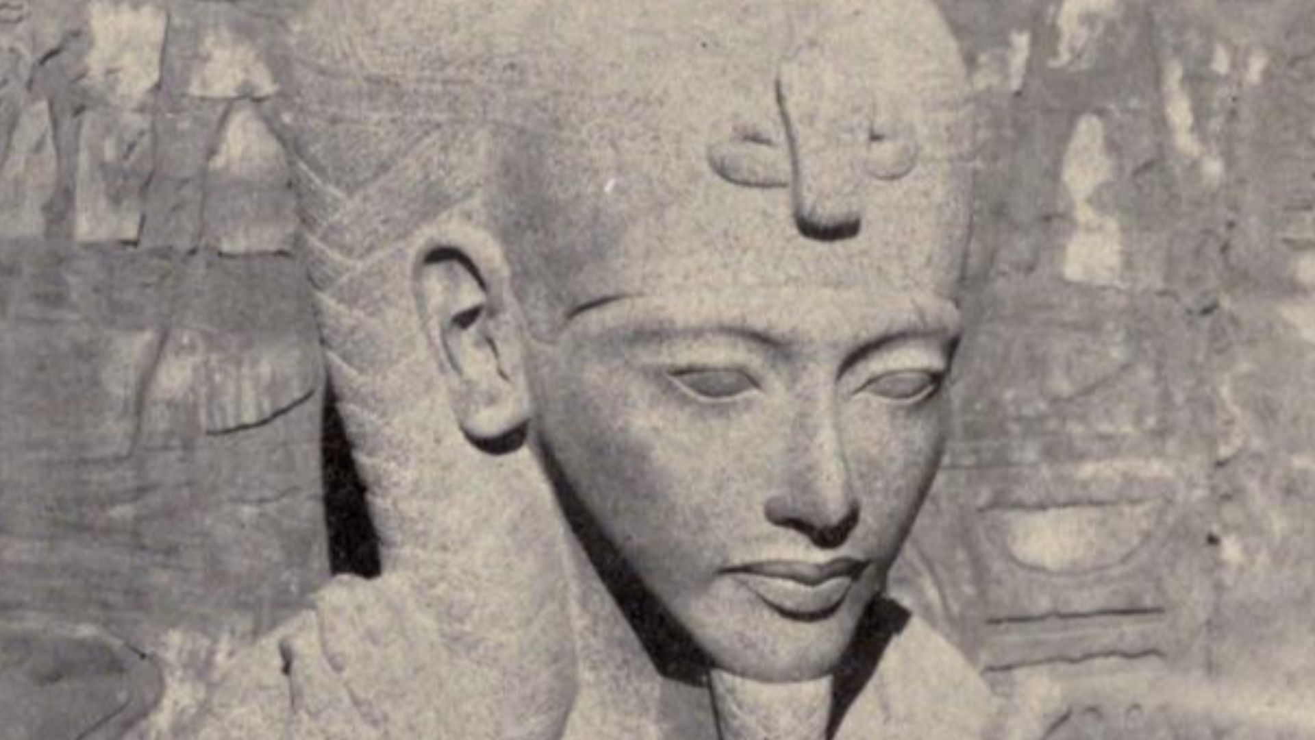 File:Statue Khonsu Weigall.jpg