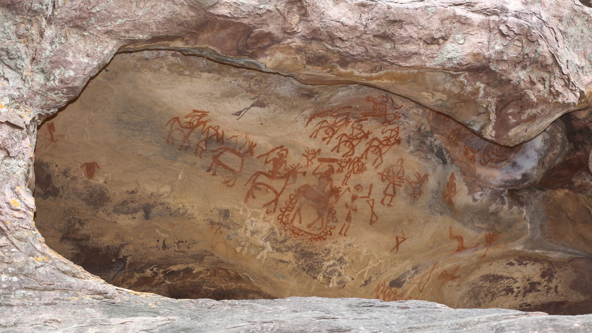 File:Rock Shelter 8, Bhimbetka 02.jpg