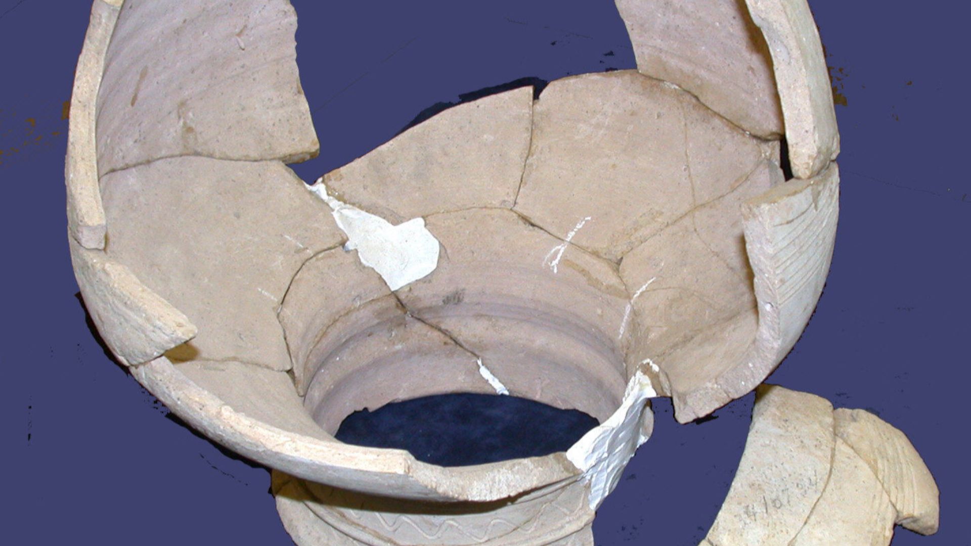 File:Broken jar MET vs34 107 34.jpg