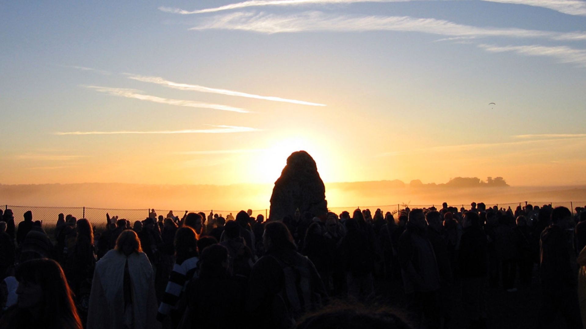 File:Sun behind the Heel Stone.jpg