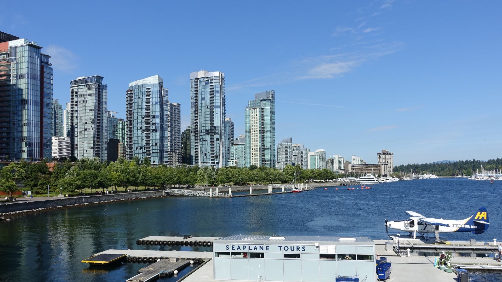 File:Skyline with seaplane - Vancouver, Canada - DSC09323.JPG