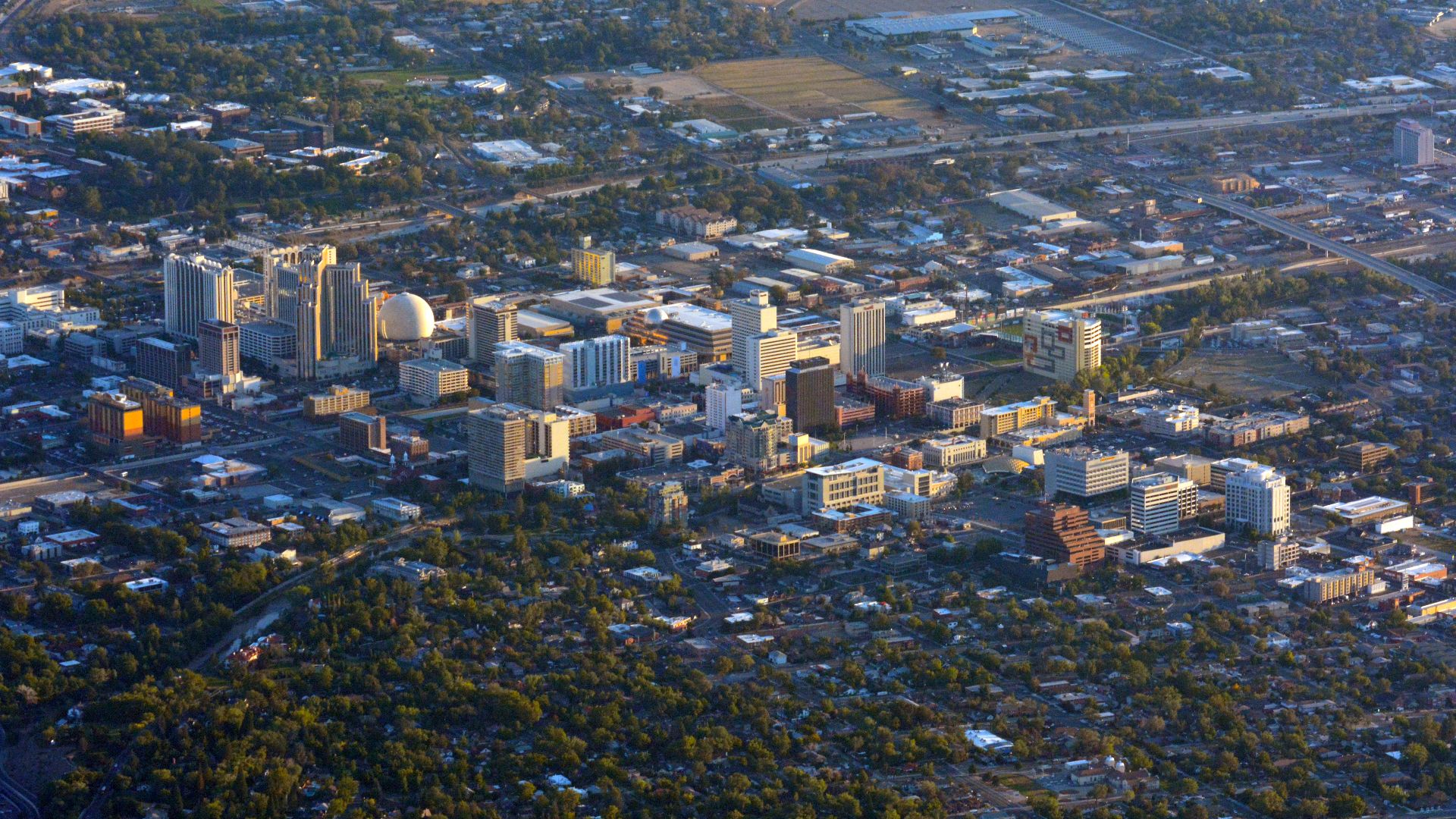 File:Reno, Nevada photo D Ramey Logan.jpg