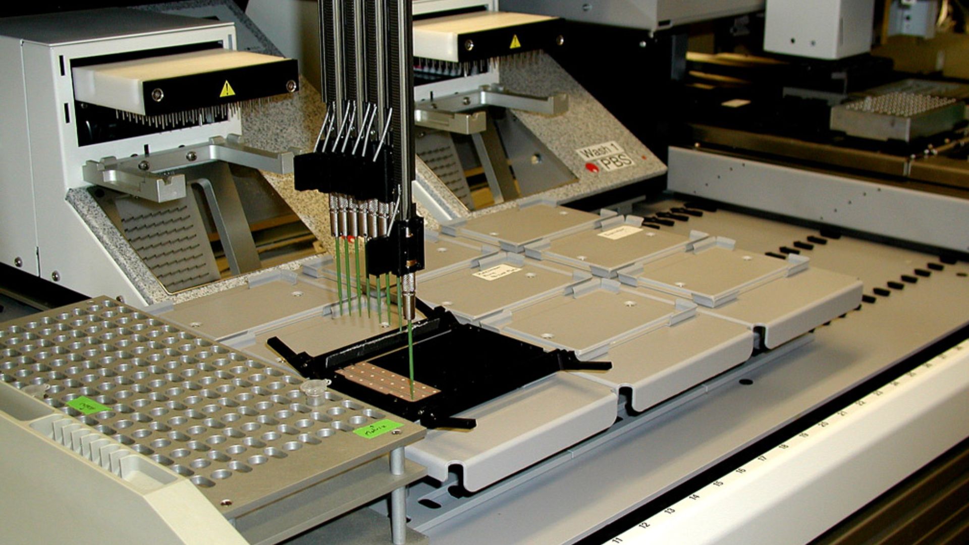 File:Protein pattern analyzer.jpg