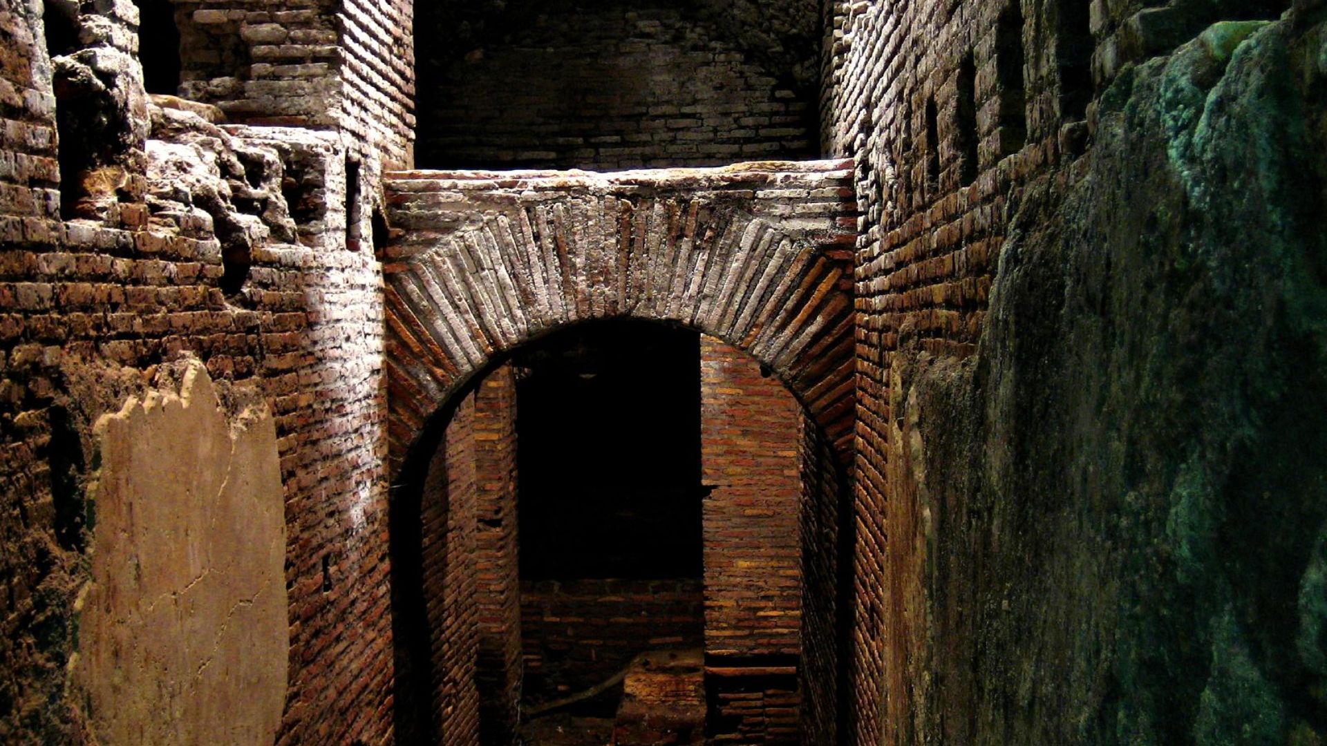 File:Insula in Rome near Trevi.jpg