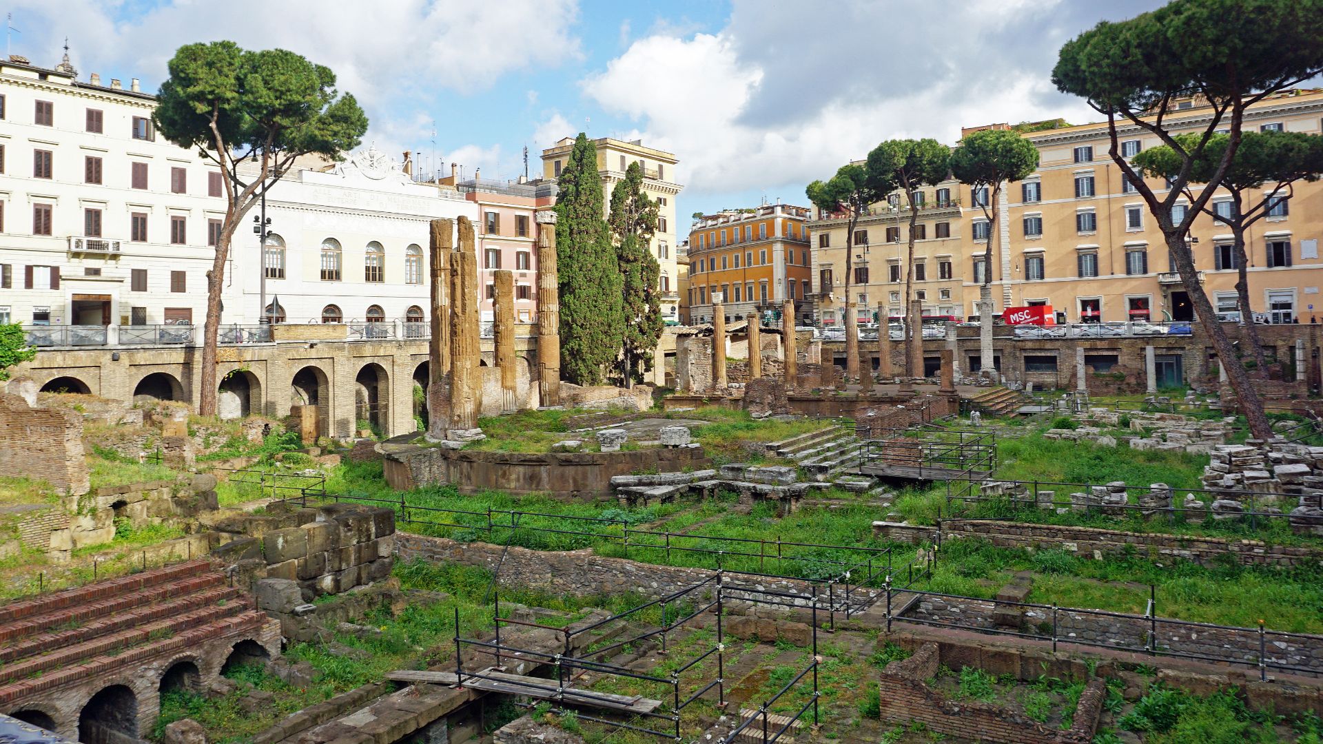 File:Largo di Torre Argentina Rome 04 2016 6380.jpg