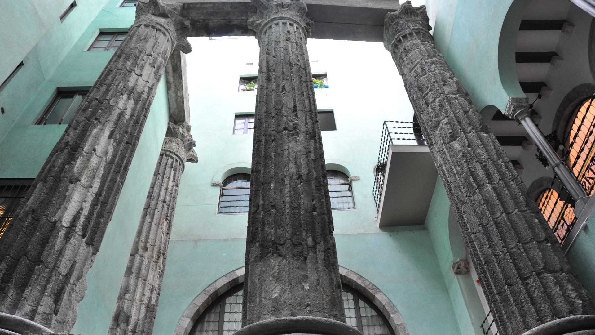 File:Temple August Barcelona 20130905 3.JPG