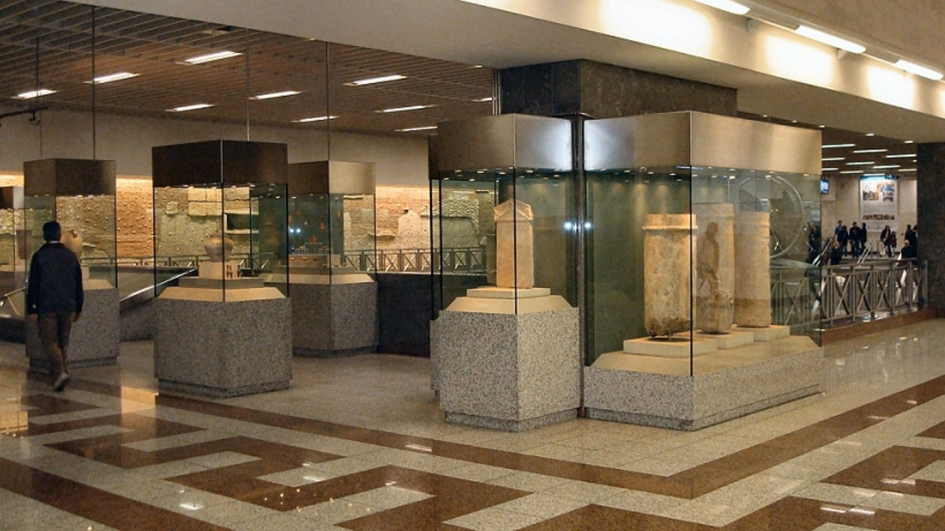 File:Syntagma Metro Station 3.jpg