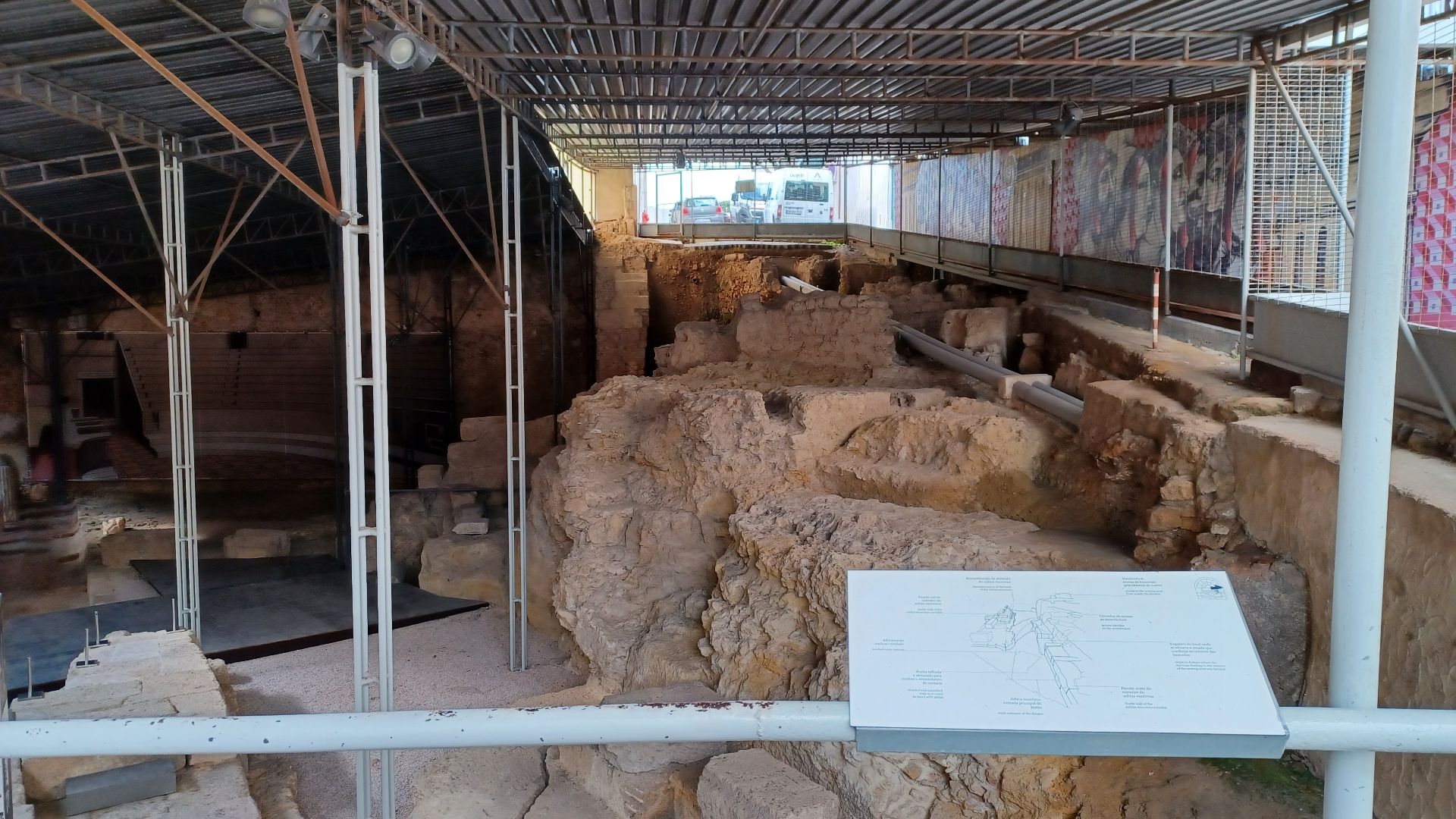 File:Teatro romano, Lisboa 02.jpg