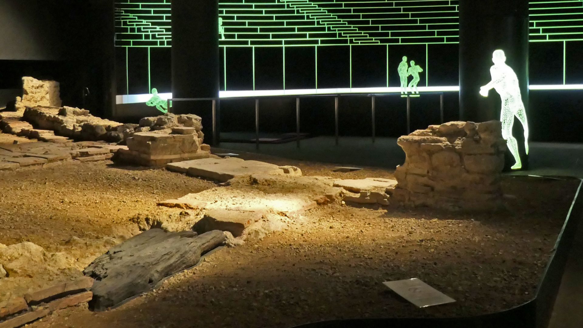 File:2025-01-31 Roman Amphitheatre London - 04.jpg