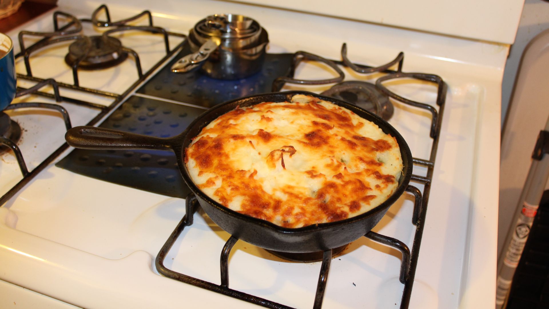 File:Shepherd's pie with a mozzarella cheese topping.jpg