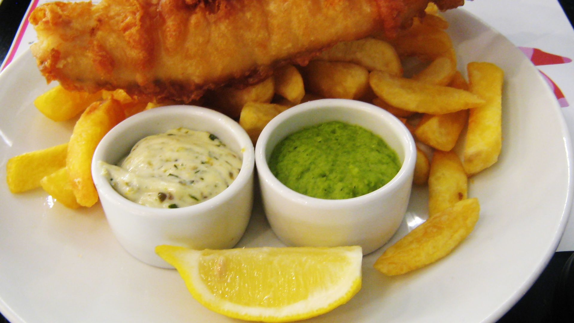 File:Fish, chips and mushy peas.jpg