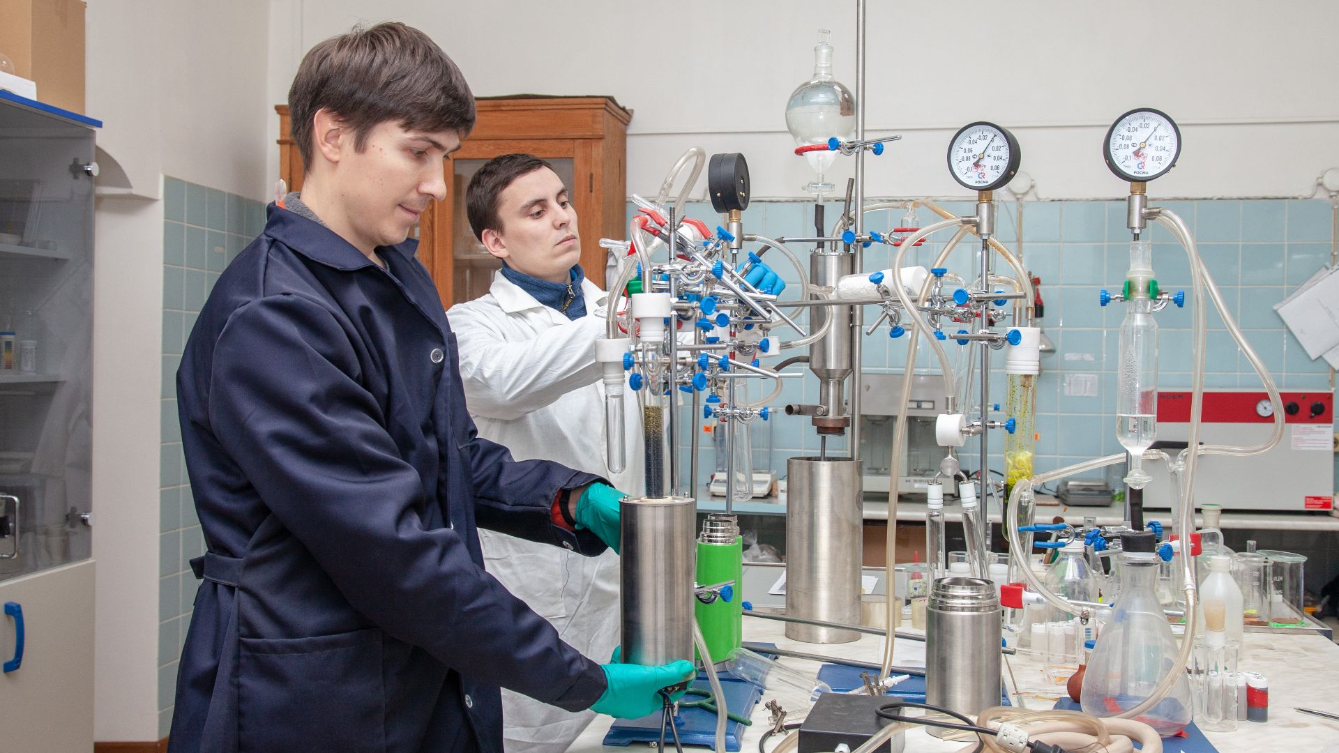 File:Lab for Ecological Radiology of the Institute of Geodinamics and Geology.jpg