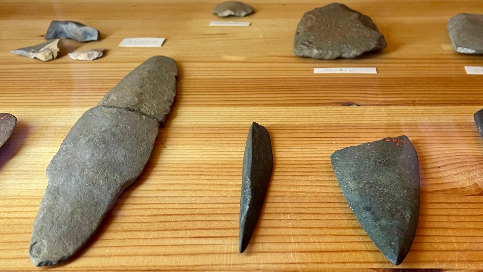 File:Prehistoric stone tools from Pidhipudas, Finland.jpg