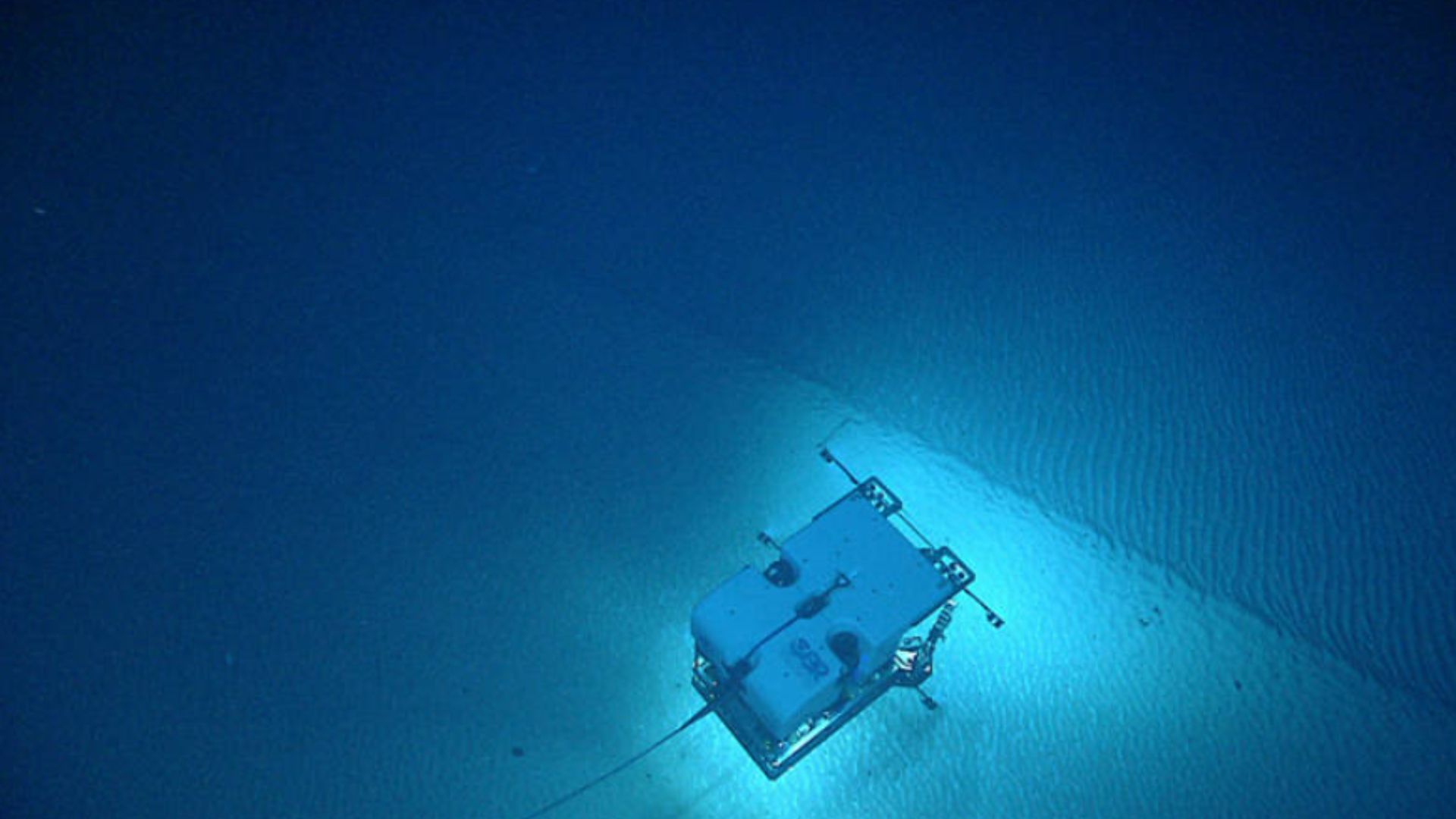 File:Deep Discoverer rippled bedforms April 2015.png