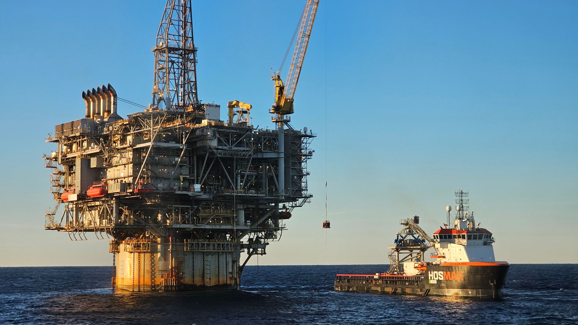 File:Oil Platform Crew Transfer.jpg