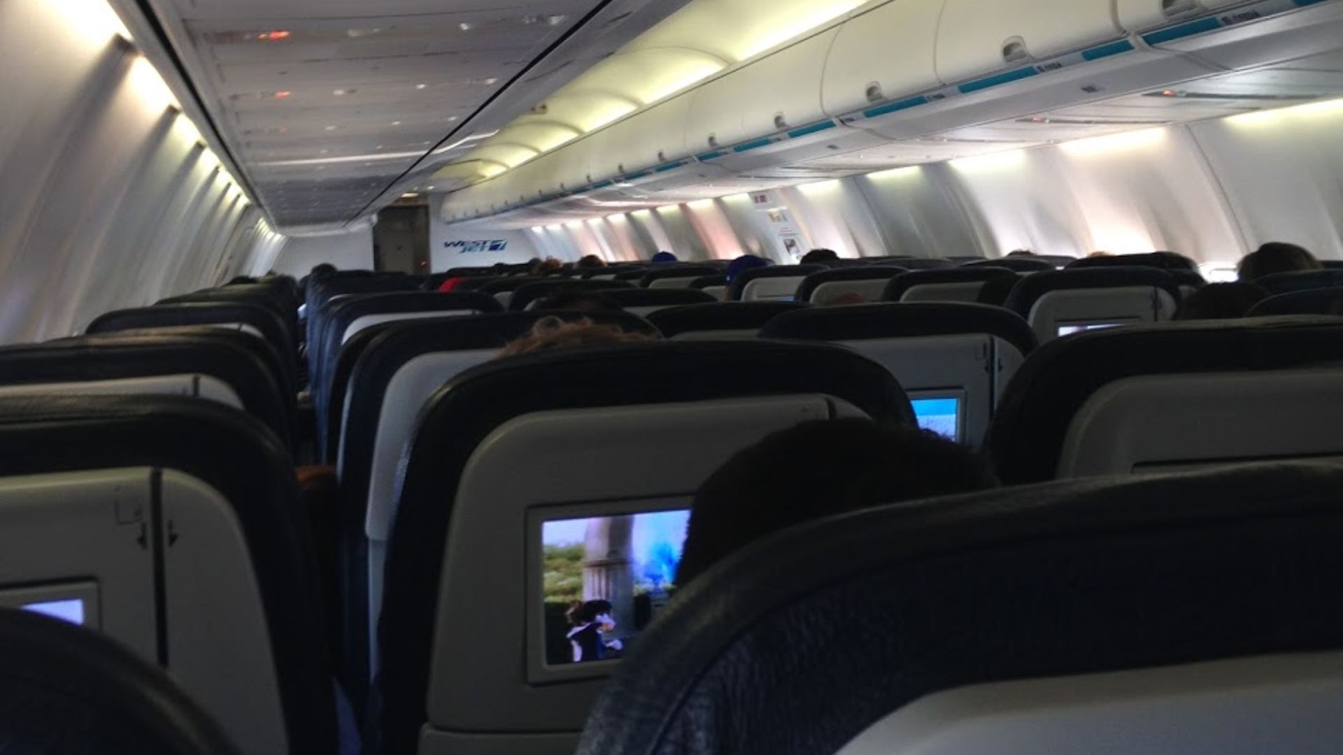 File:Westjet 737.jpg