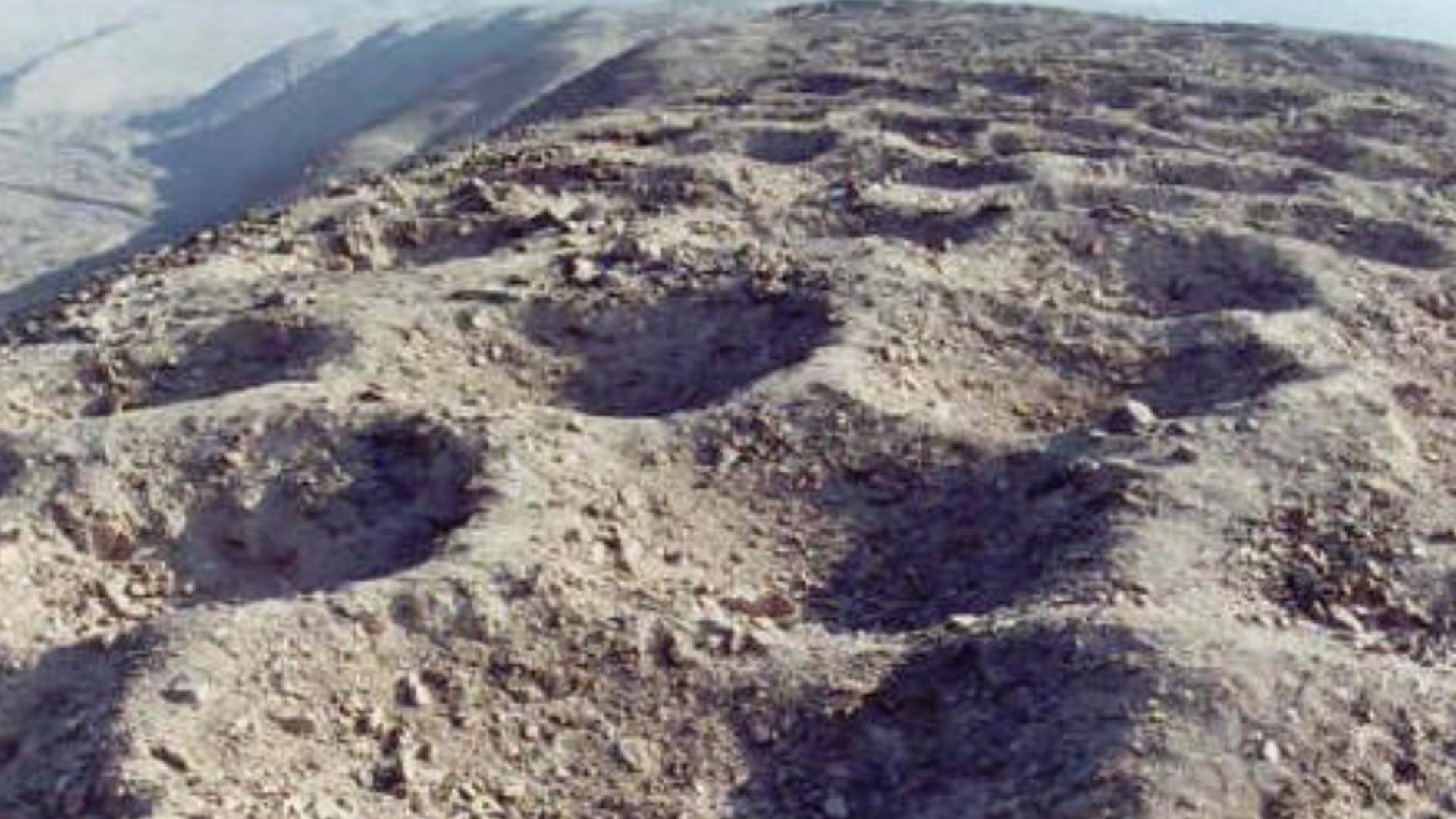 File:Faixa de Buracos - Linhas de Nazca - Peru - Band of Holes - 3 - panoramio.jpg