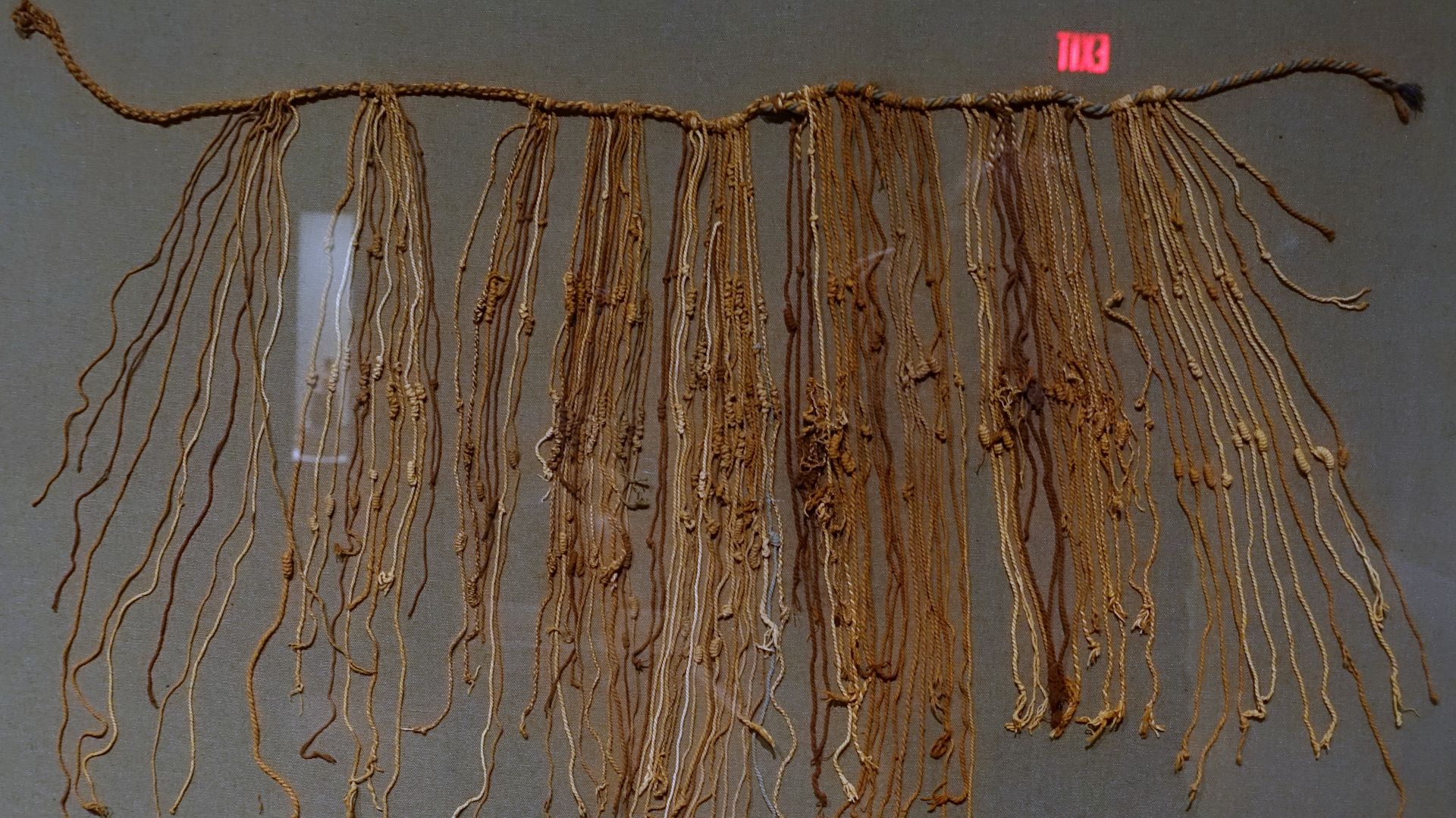 File:Fragmentary quipu (khipu), a main cord with top, subsidiary, & tertiary cords, Inca, Peru, Late Horizon, 1476-1534 AD, cotton, plant & camelid fiber, indigo & red dye - Dallas Museum of Art - DSC04704.jpg