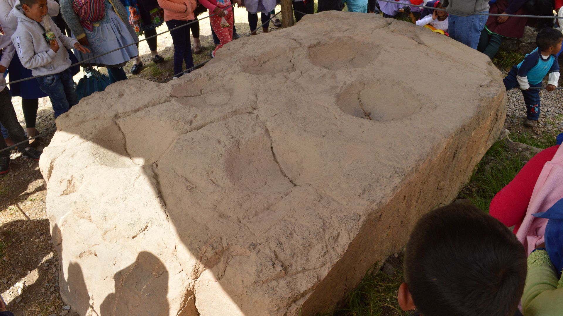 File:Altar del Choque Chinchay.jpg