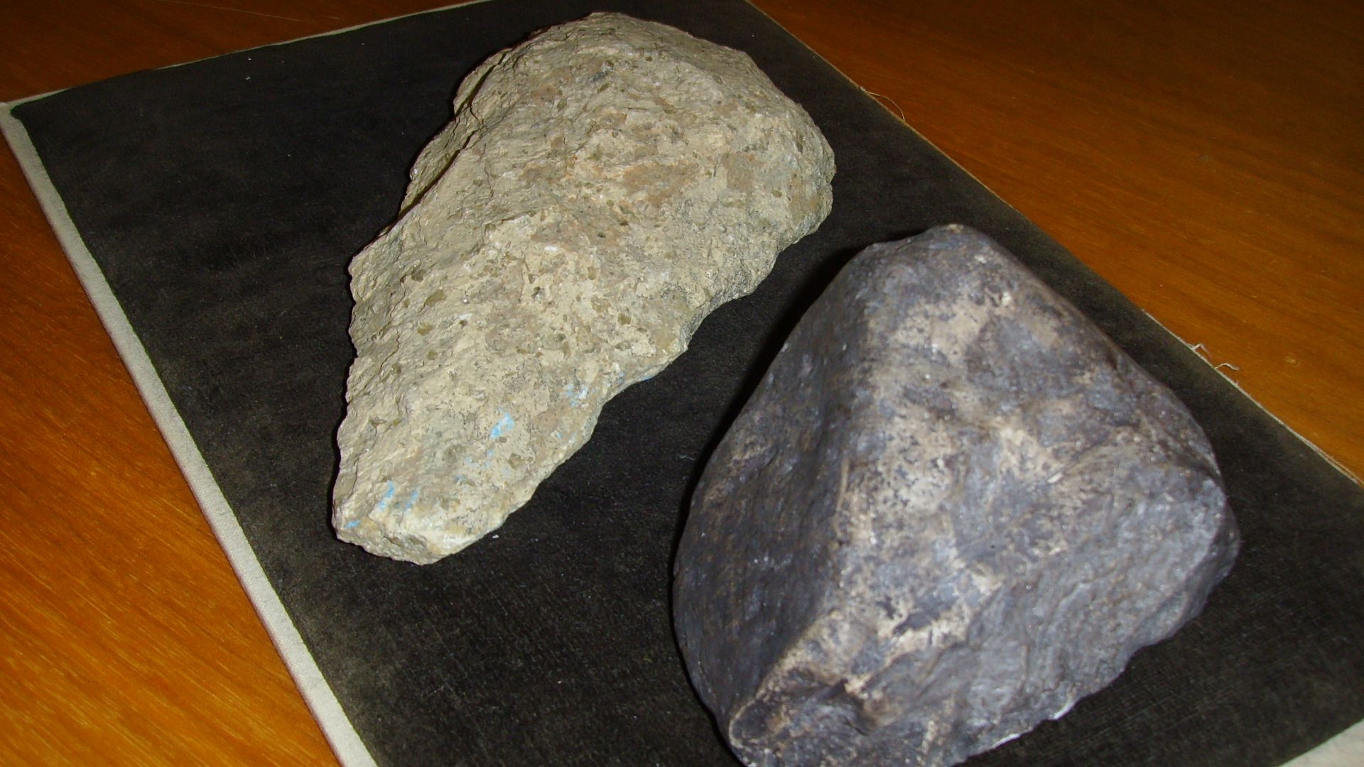 File:Dmanisi stone tool 1.jpg