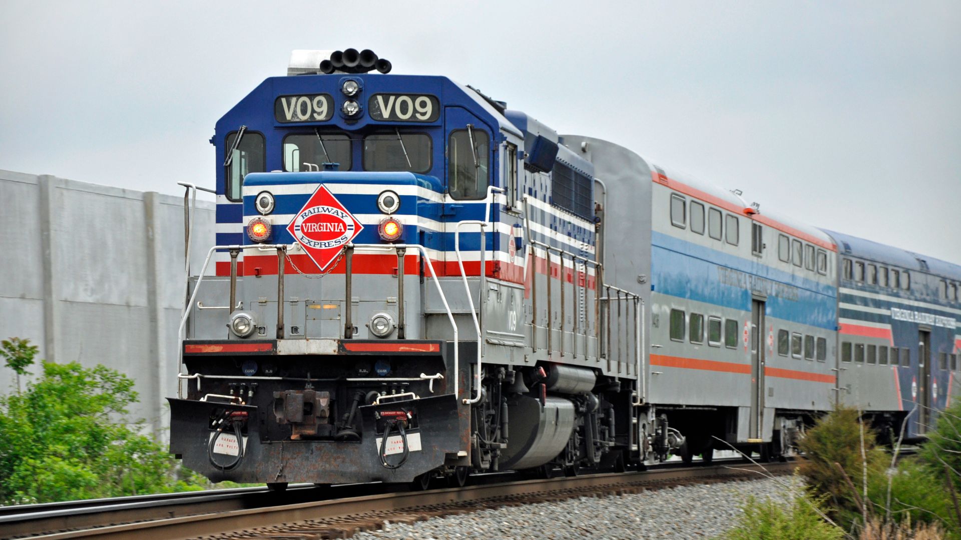 File:Virginia Railway Express train.jpg