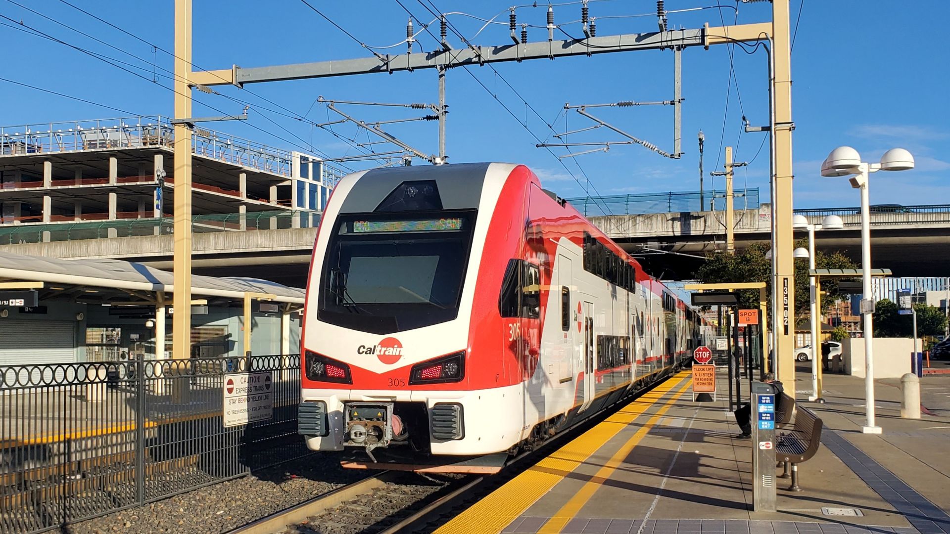 File:Caltrain KISS leaving Millbrae station, August 2024.jpg