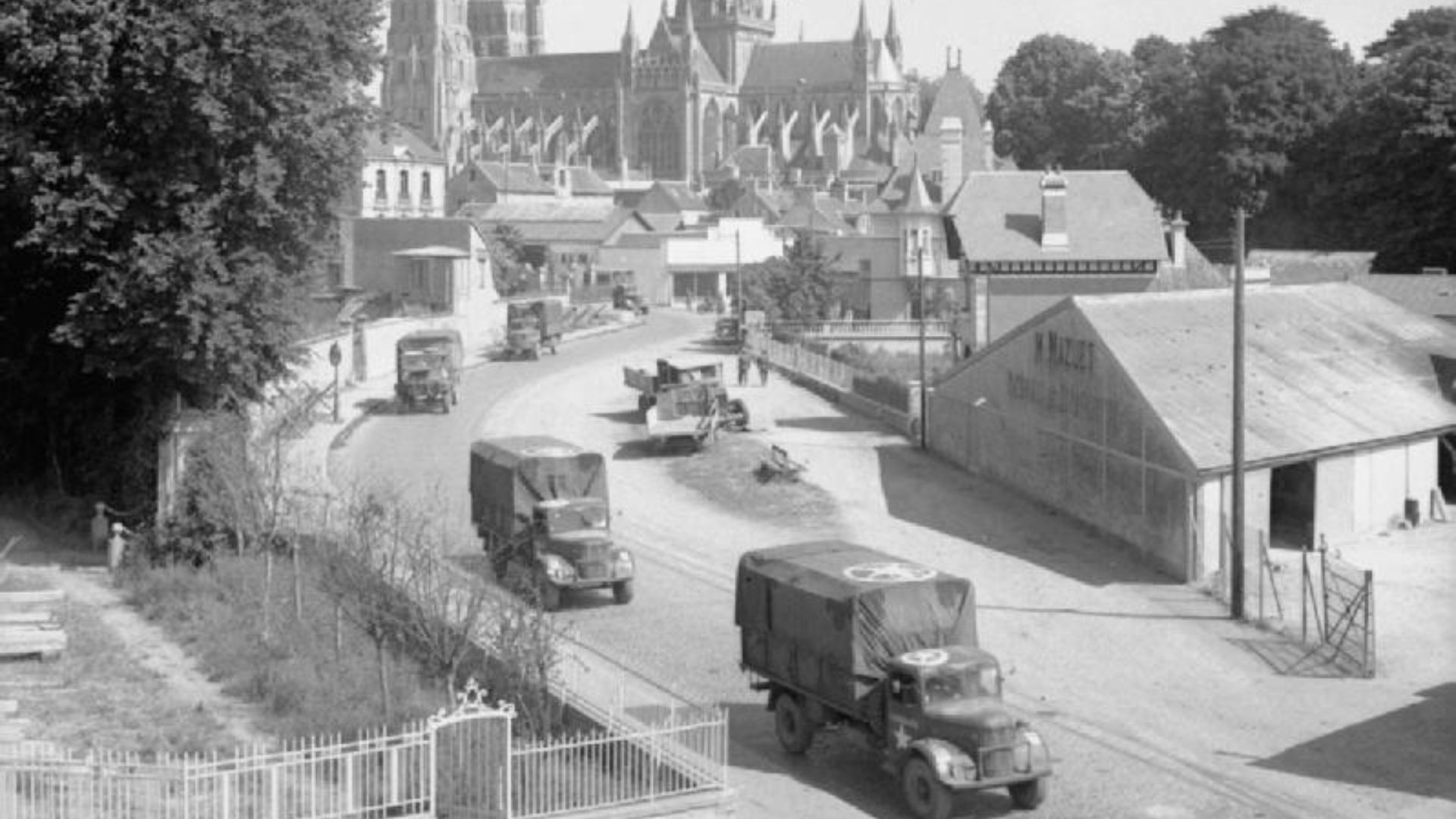 File:The British Army in Normandy 1944 B5937.jpg