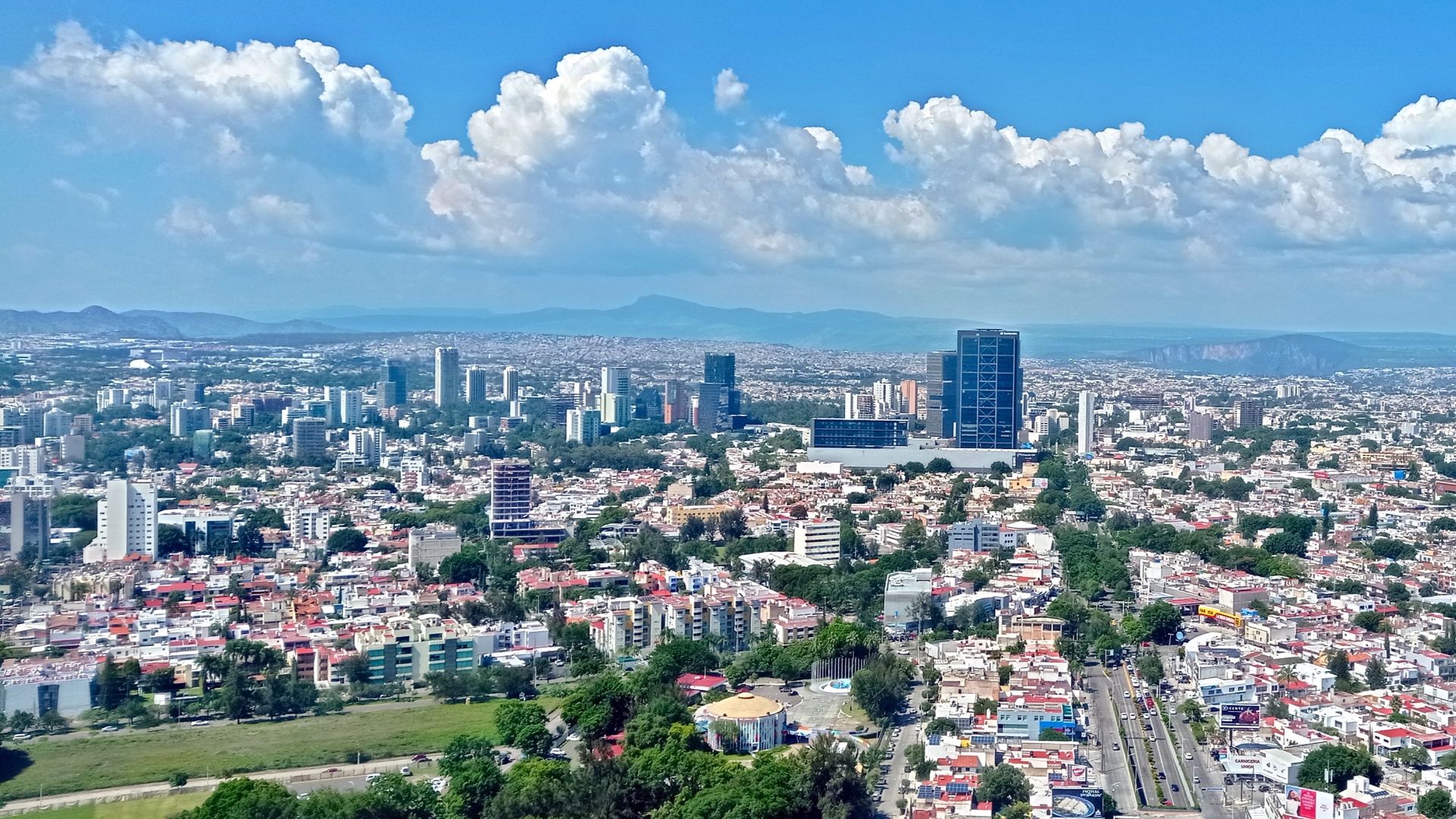 File:Panorámica Guadalajara desde edificio Bansi hacia norte (cropped).jpg