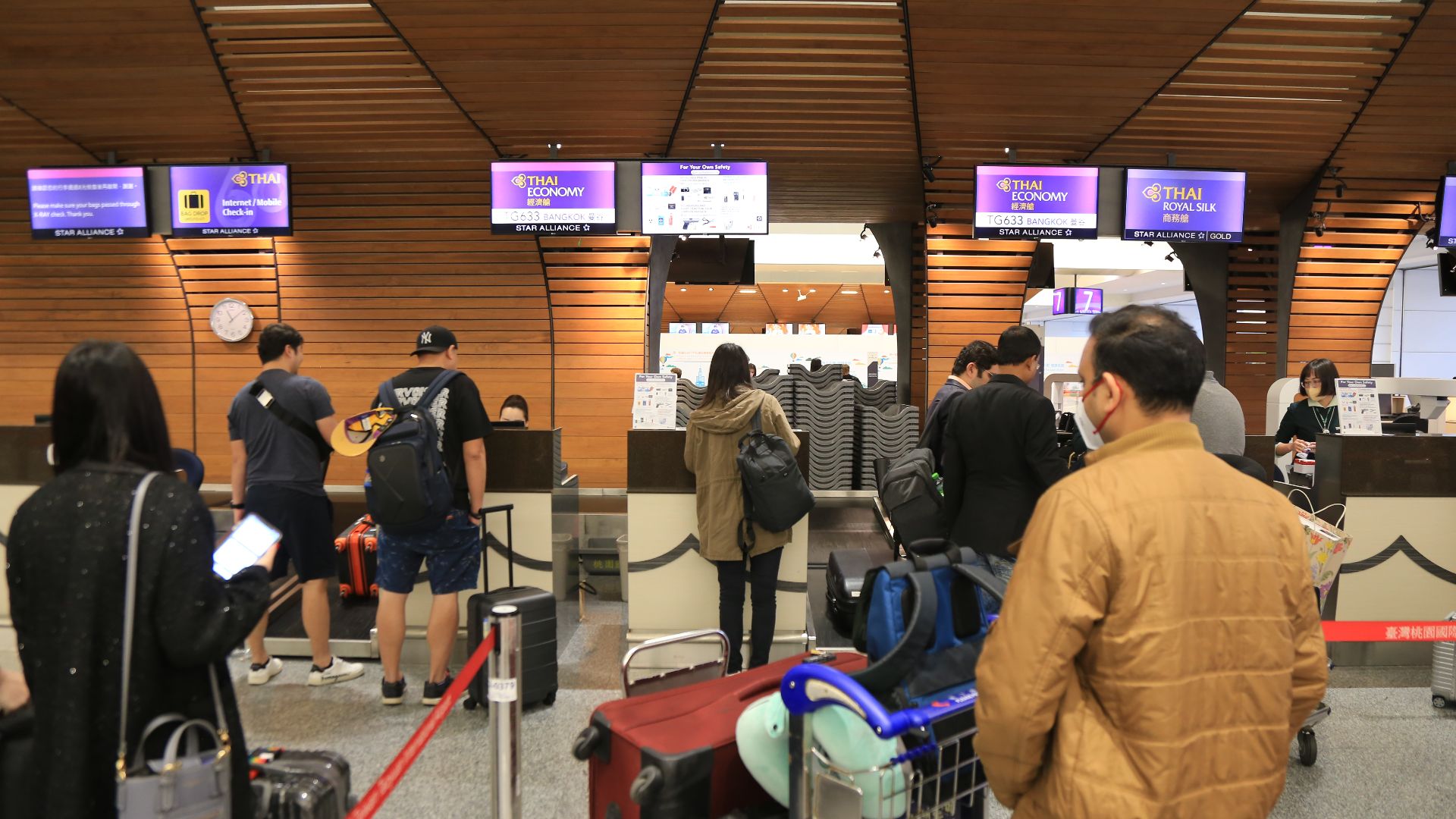 File:Taoyuan Airport Terminal 1 Thai Airways Check-in Counter.jpg