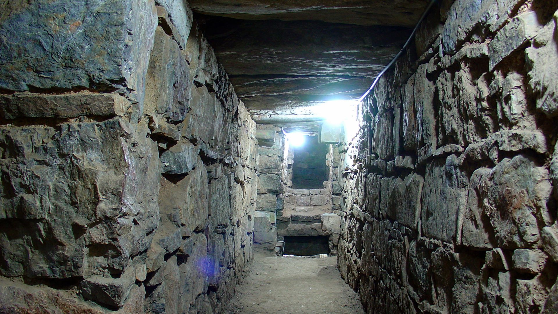 File:Chavín de Huantar Août 2007 - Corridors Intérieurs 2.jpg