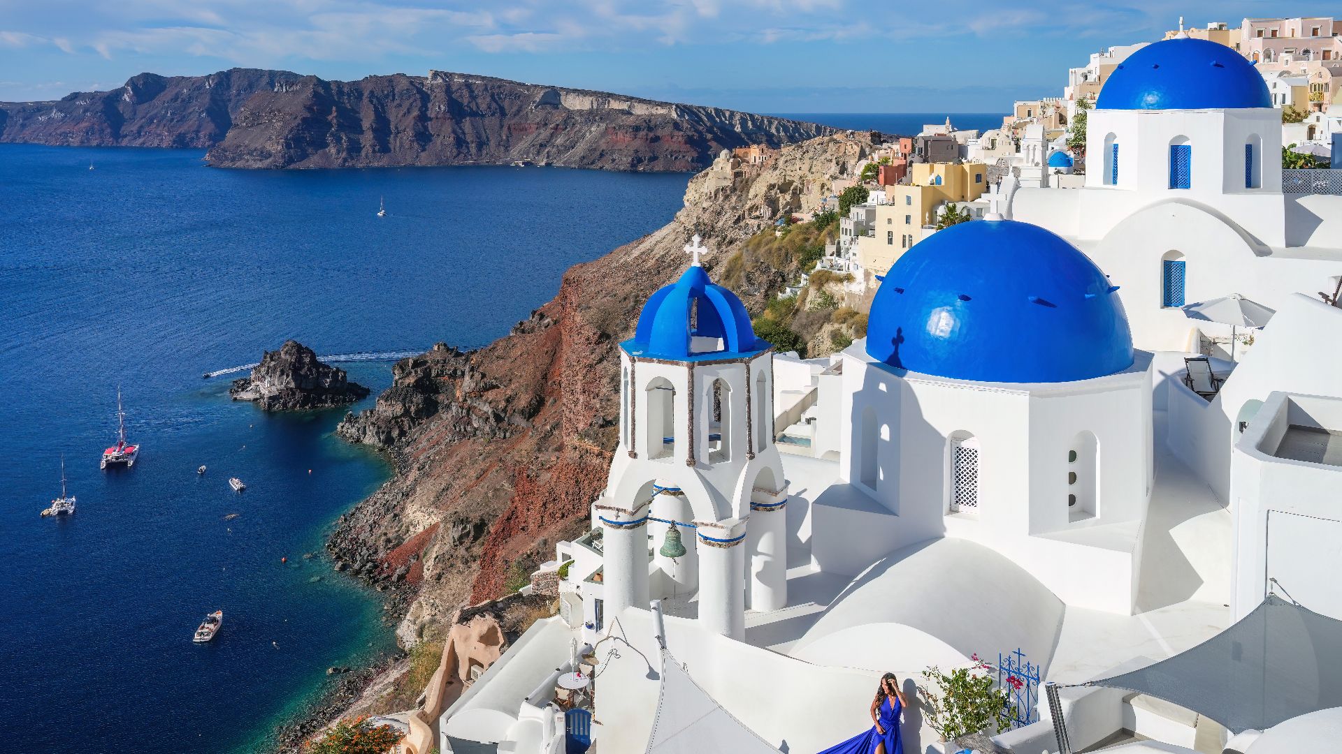 File:1000 Three domes of Oia in Santorini Photo by Giles Laurent.jpg
