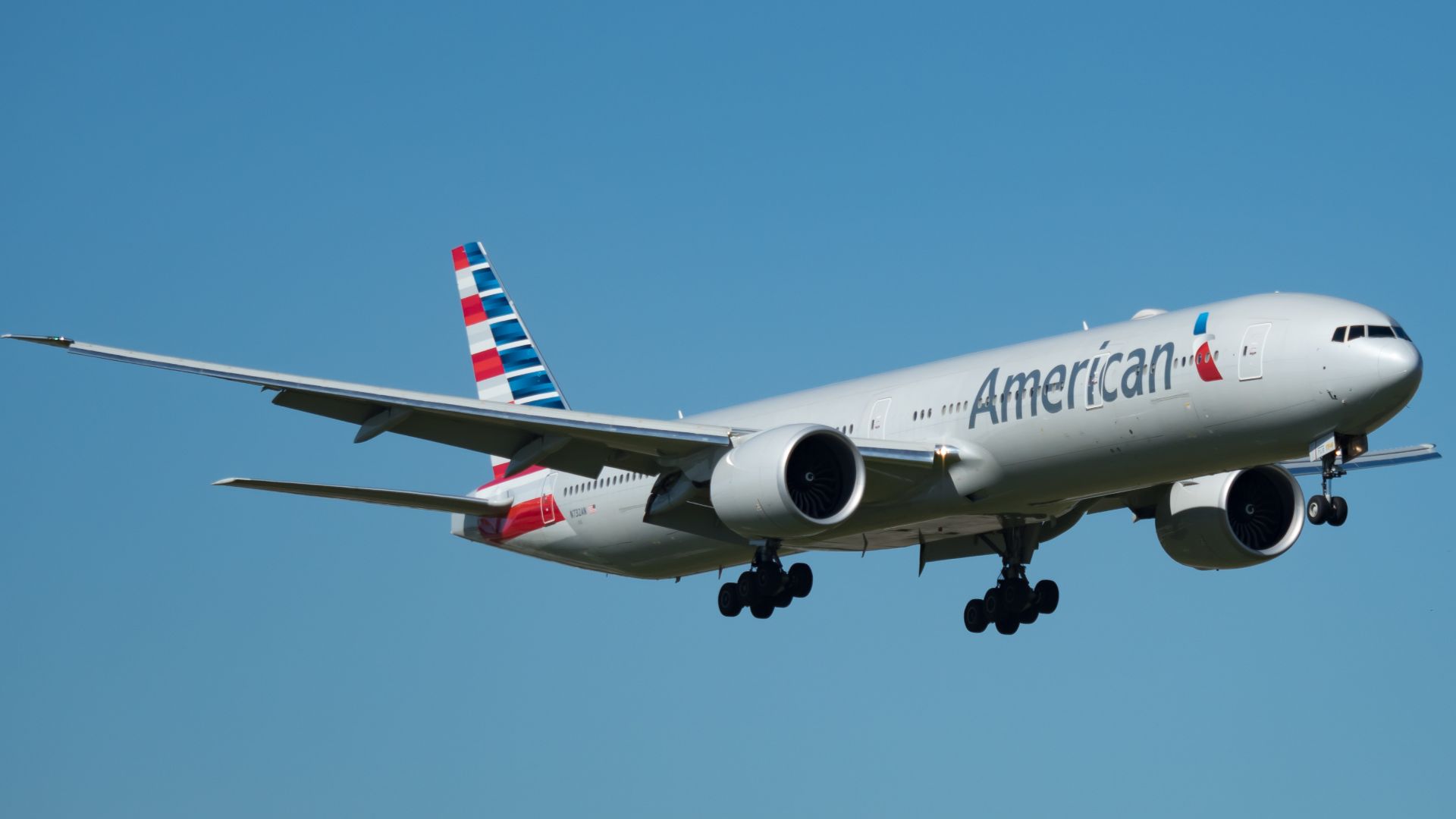 File:American Airlines Boeing 777-300ER (N732AN) at Miami International Airport.jpg