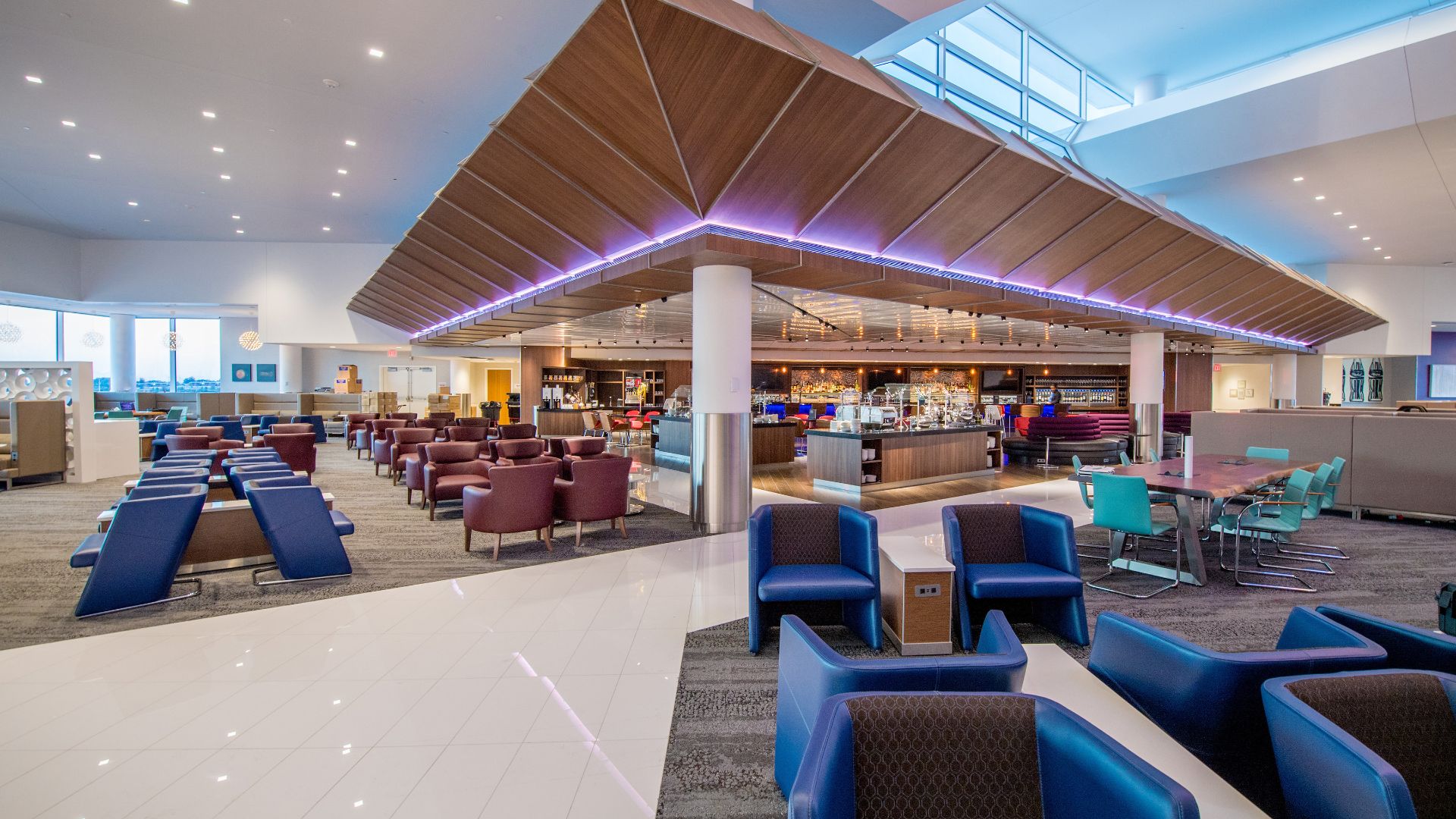 File:New Delta Sky Club (29840678206).jpg