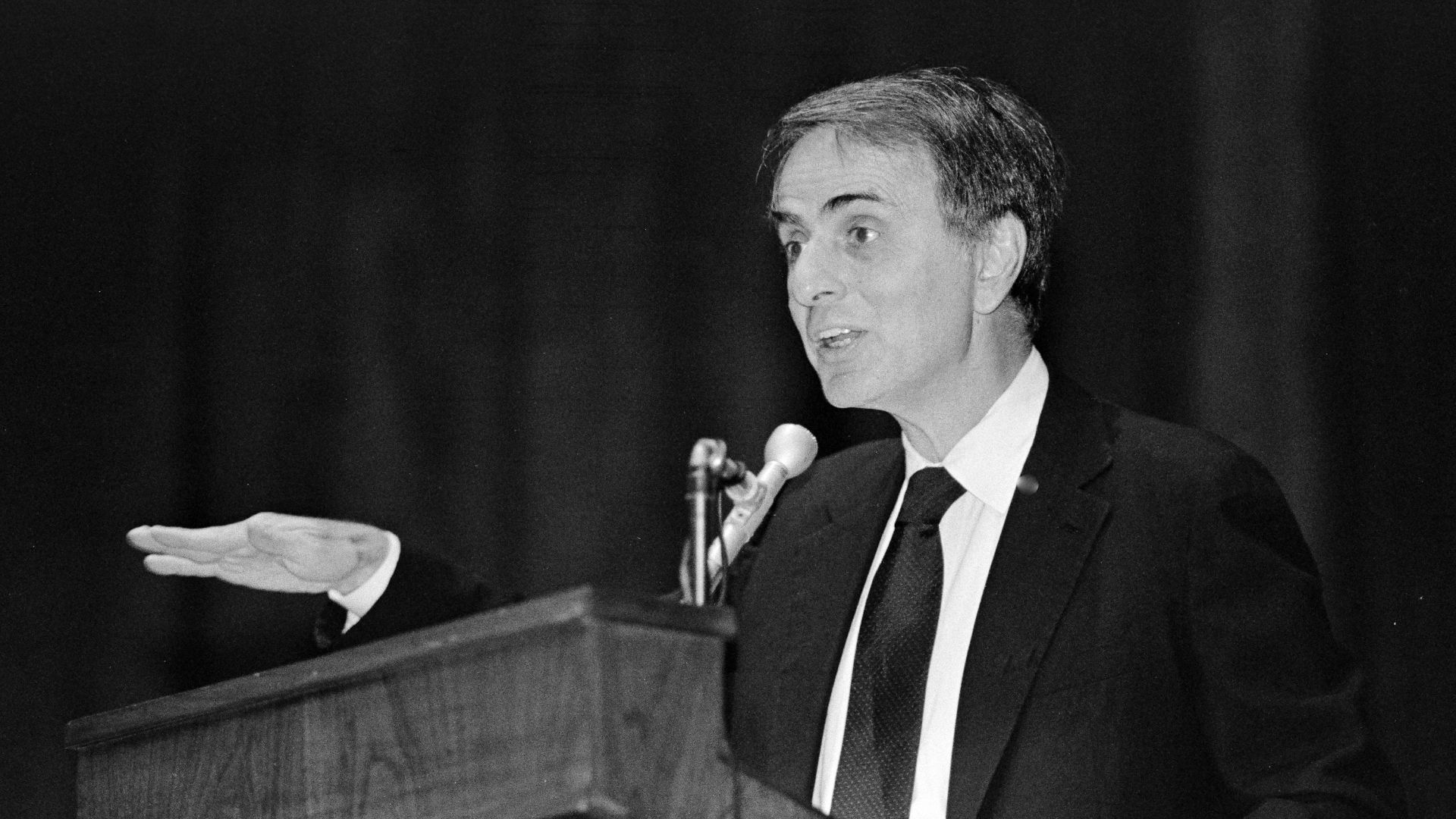 File:Astronomer Carl Sagan in 1987.jpg