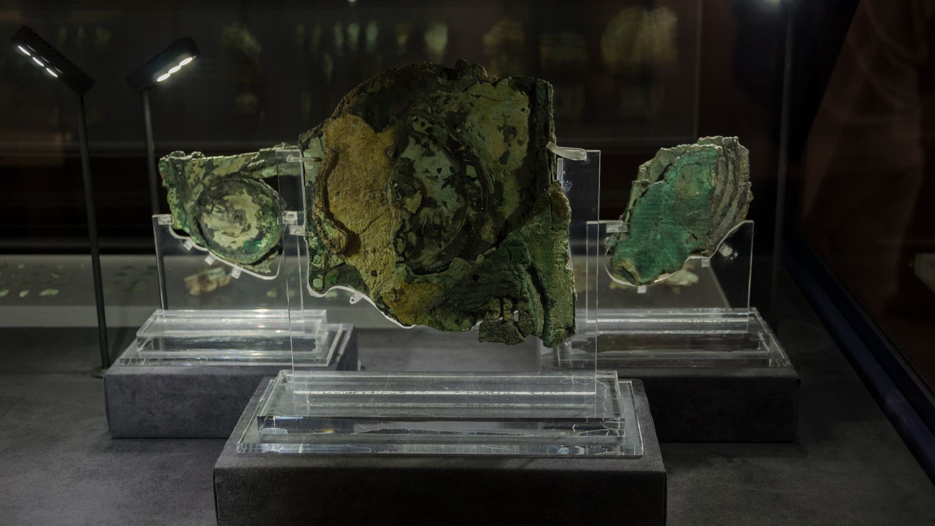 File:Antikythera Mechanism (NAMA) 2017.jpg
