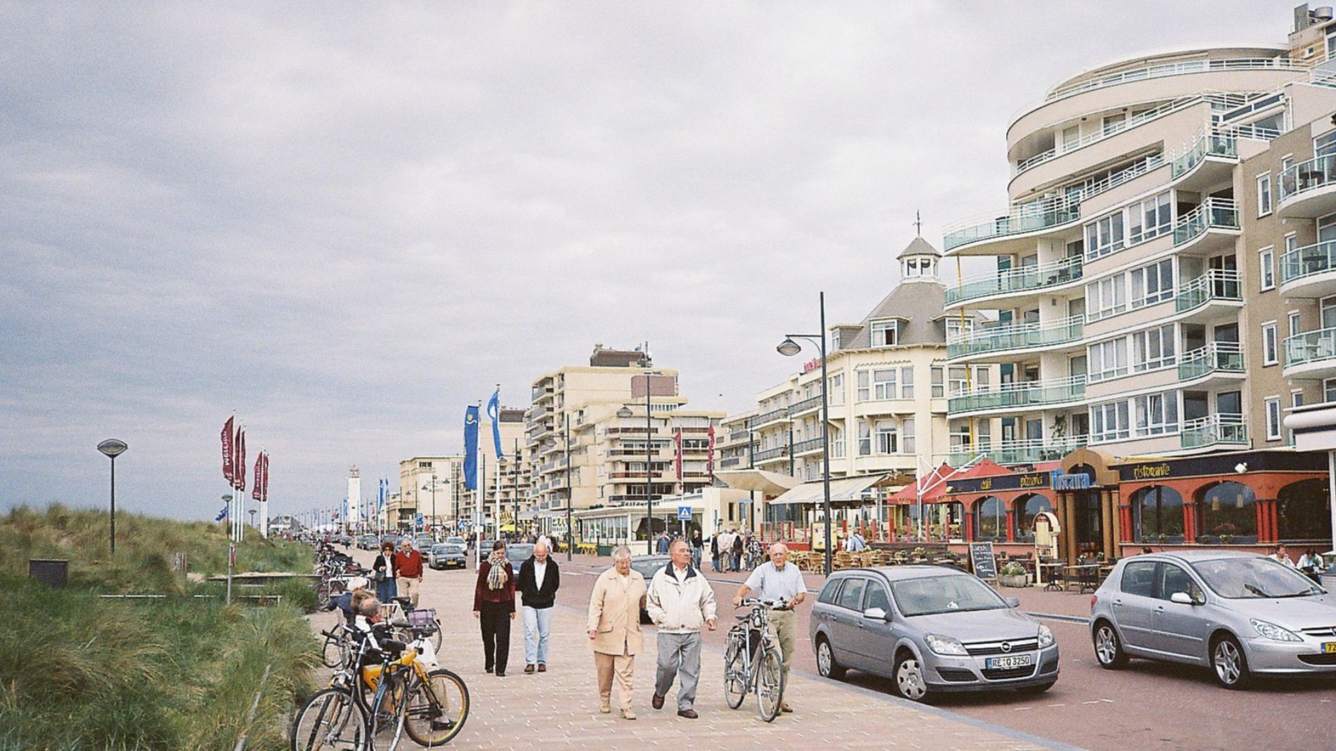 File:Noordwijk Promenade 2007.JPG