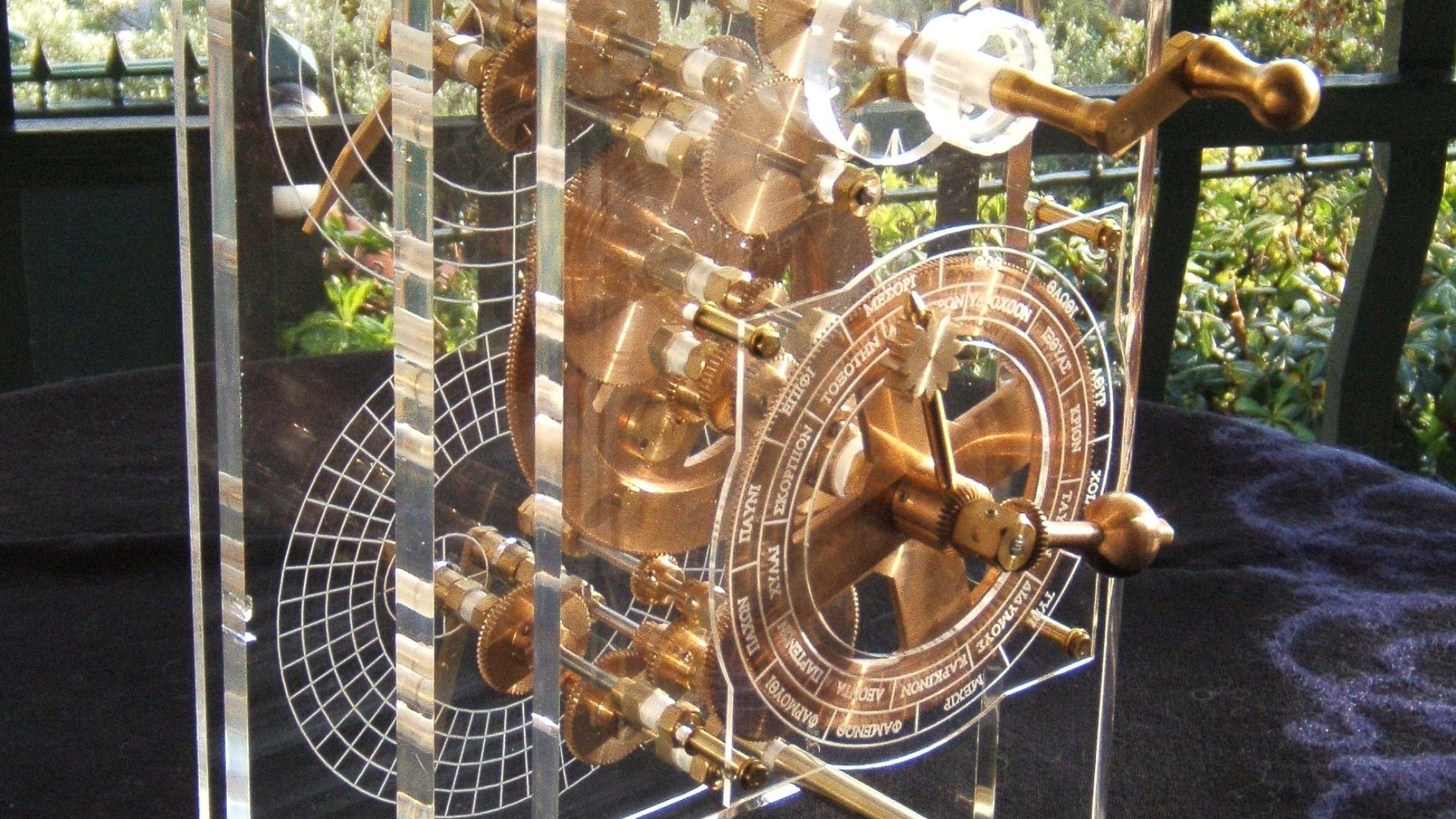 File:Antikythera model front panel Mogi Vicentini 2007.JPG