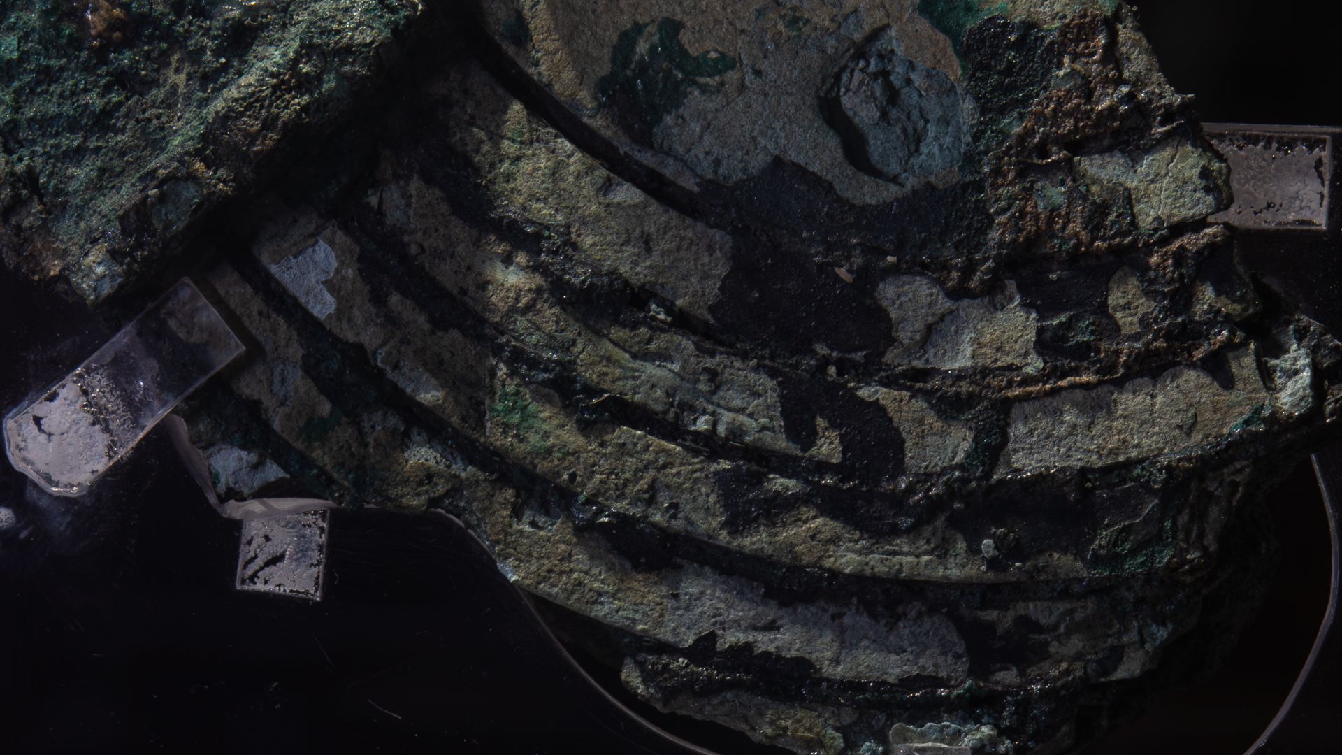 File:Antikythera Fragment B (Front).webp