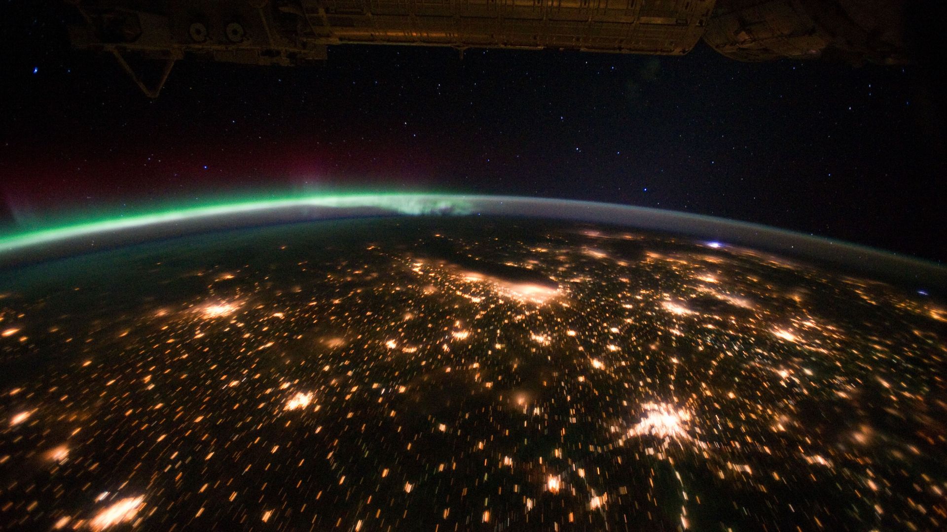 File:Midwestern USA at Night with Aurora Borealis - NASA Earth Observatory.jpg