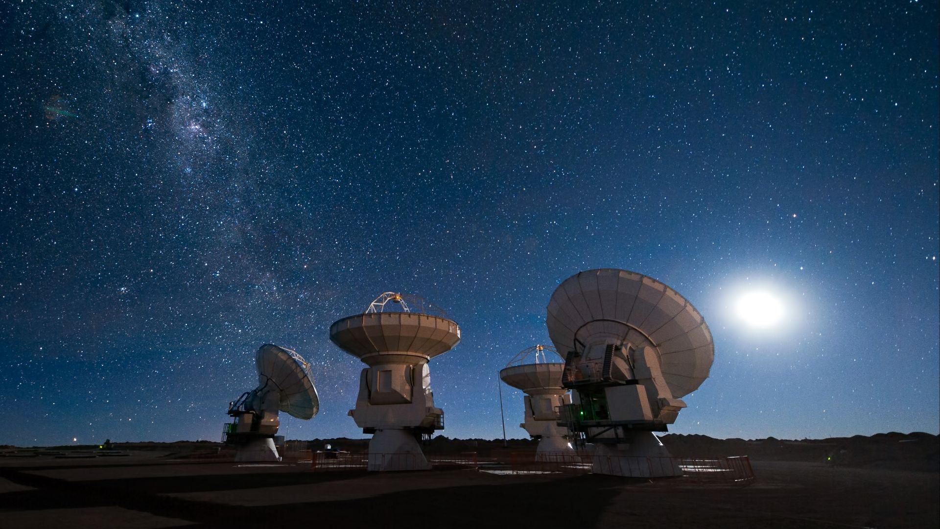 File:Four antennas ALMA.jpg