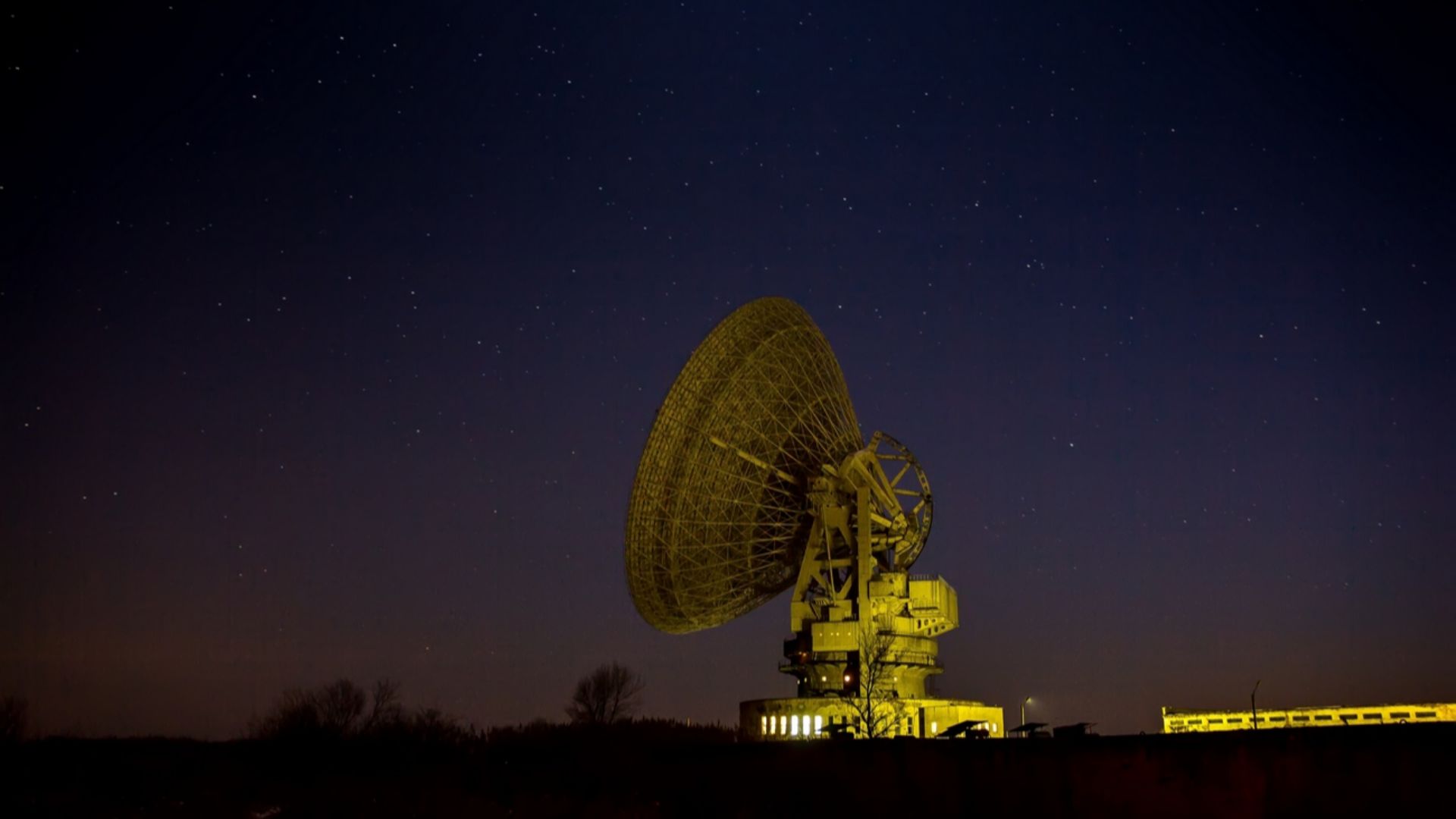 File:Антенна П-2500 (РТ-70) ВЦДКС - panoramio (2).jpg